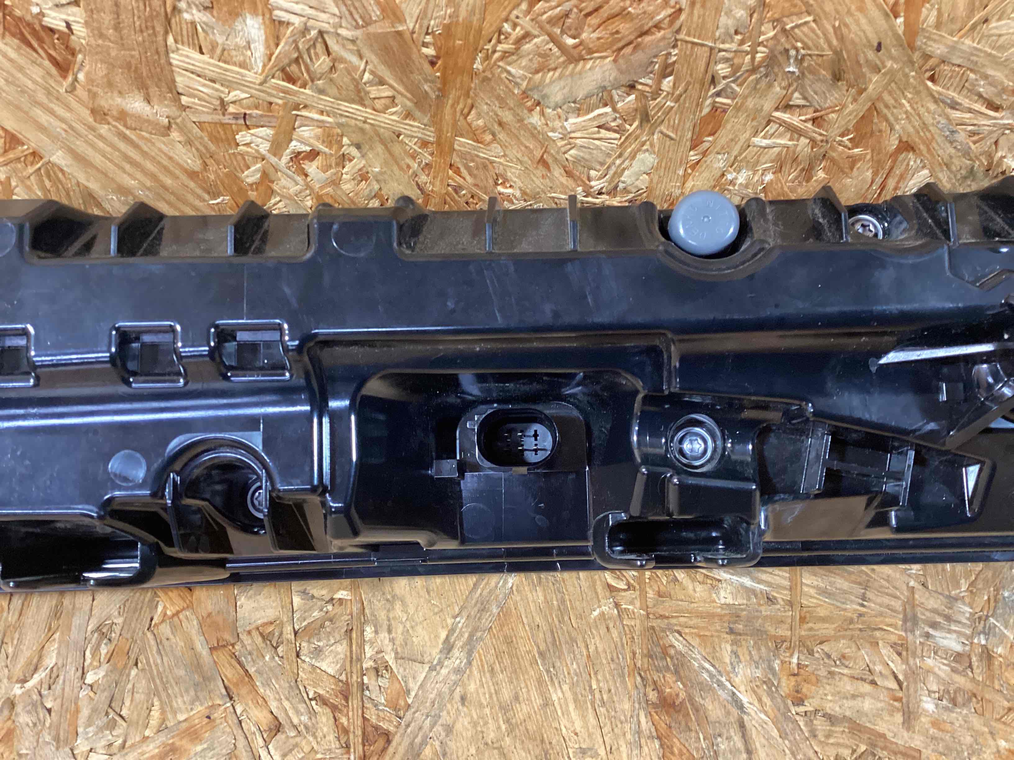 Фонарь стоп-сигнал Porsche Cayenne 300126-101