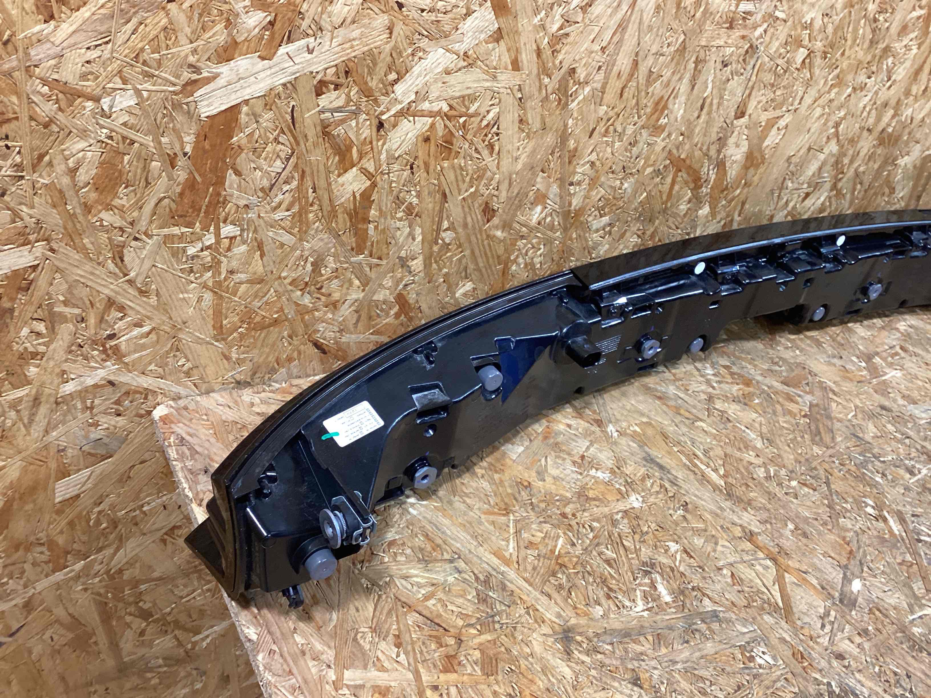 Фонарь стоп-сигнал Porsche Macan 300126-102