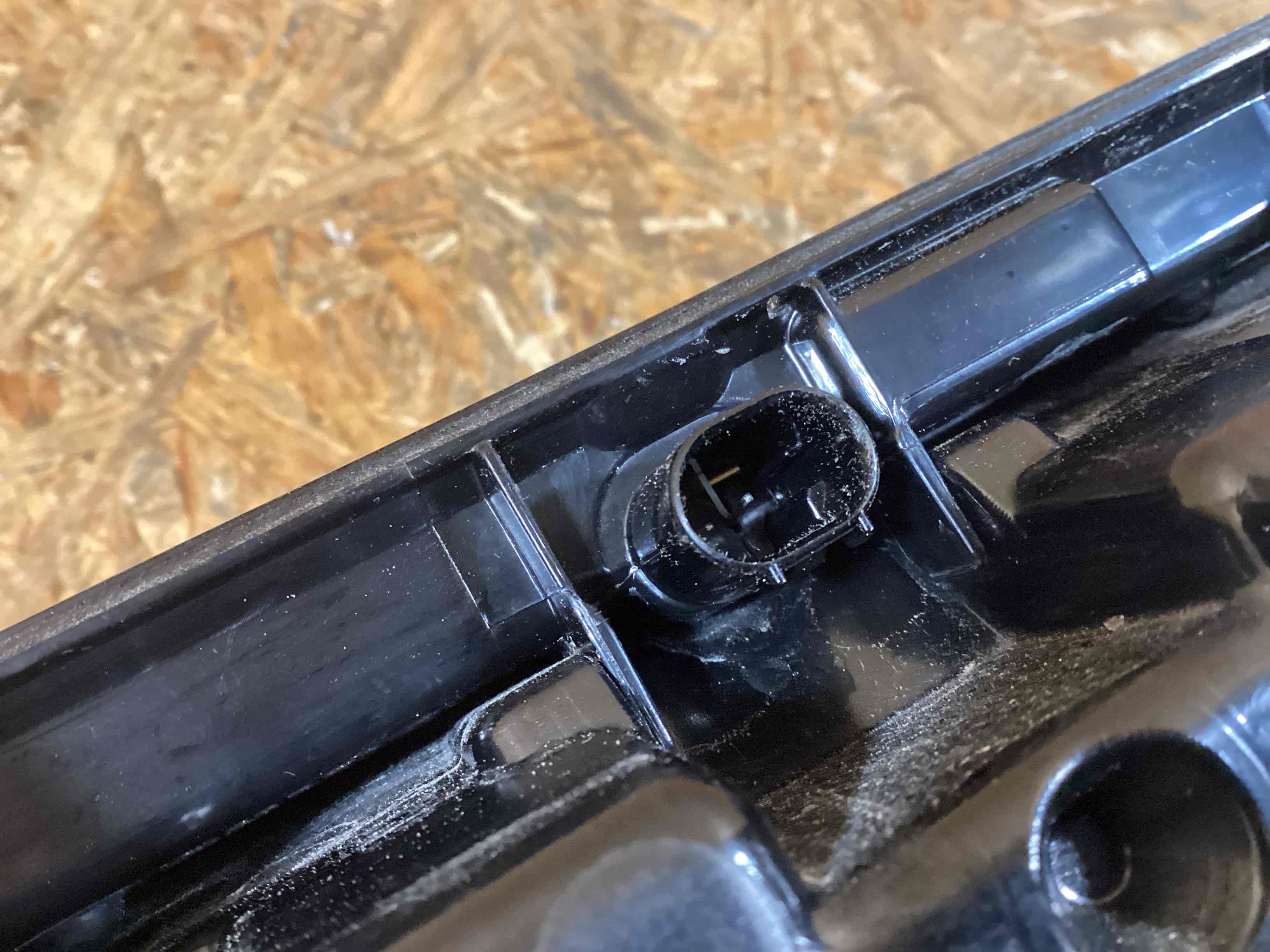 Фонарь стоп-сигнал Porsche Macan 300126-102