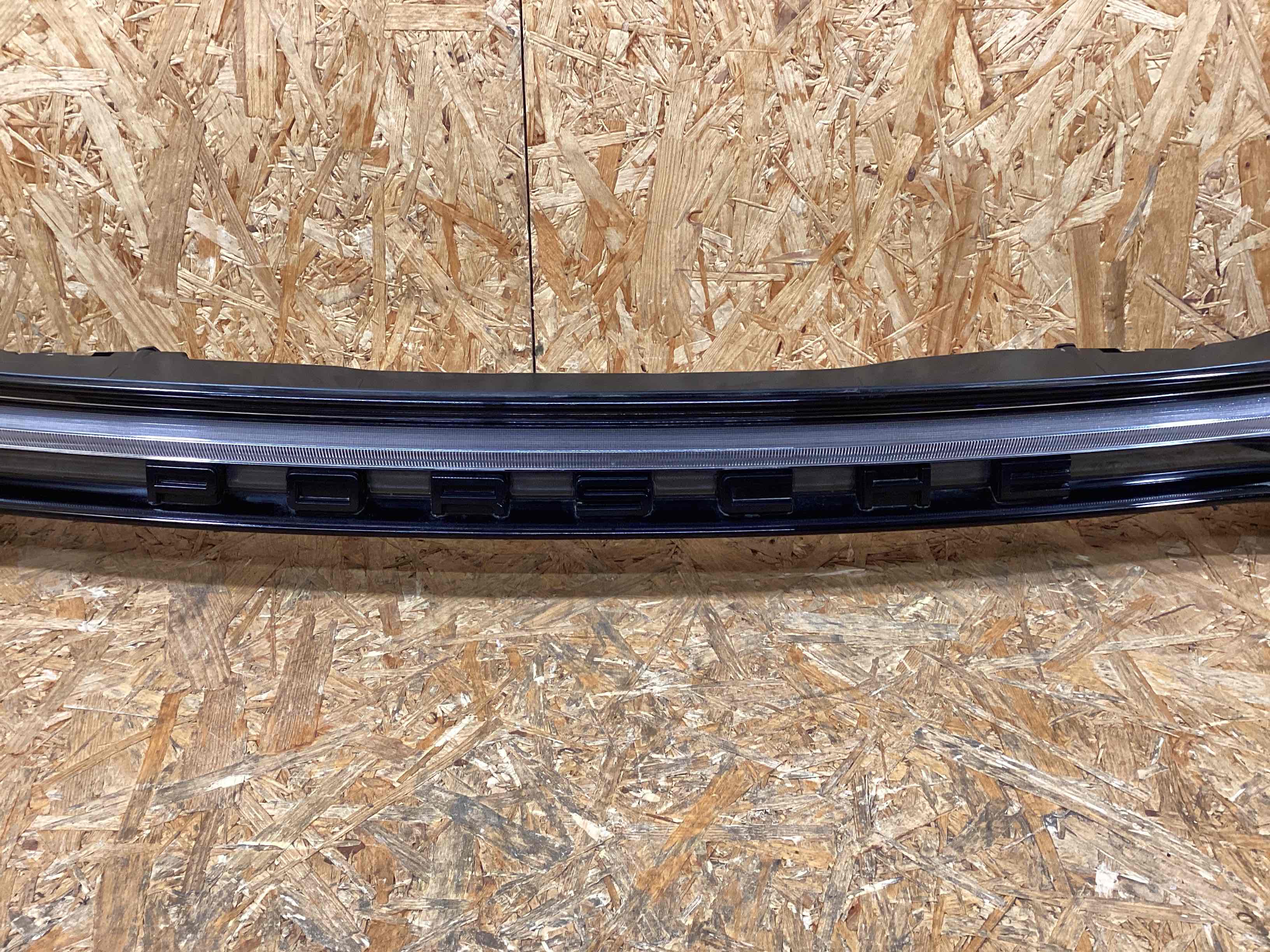 Фонарь стоп-сигнал Porsche Macan 300126-103