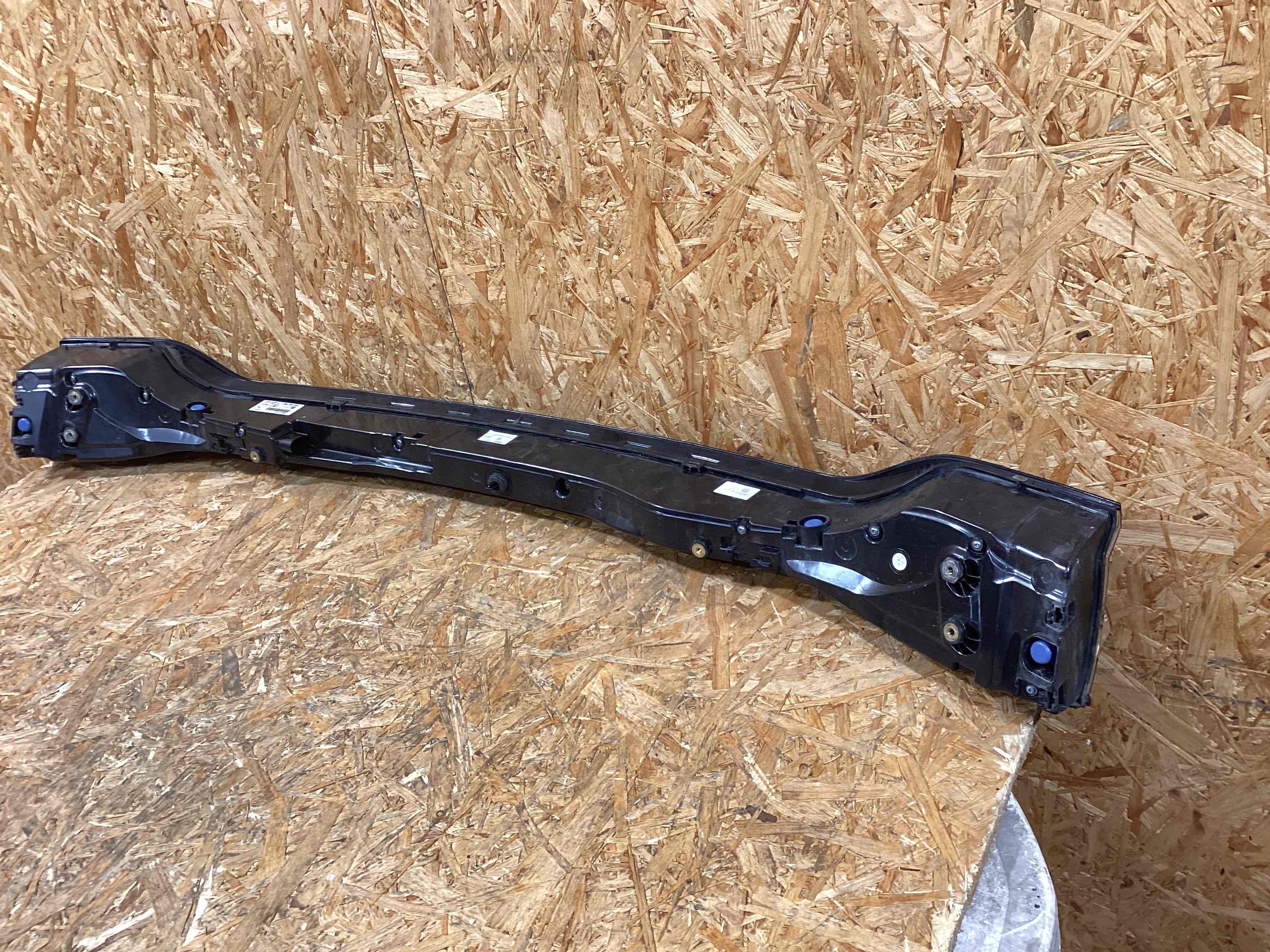 Фонарь стоп-сигнал Porsche Macan 300126-103