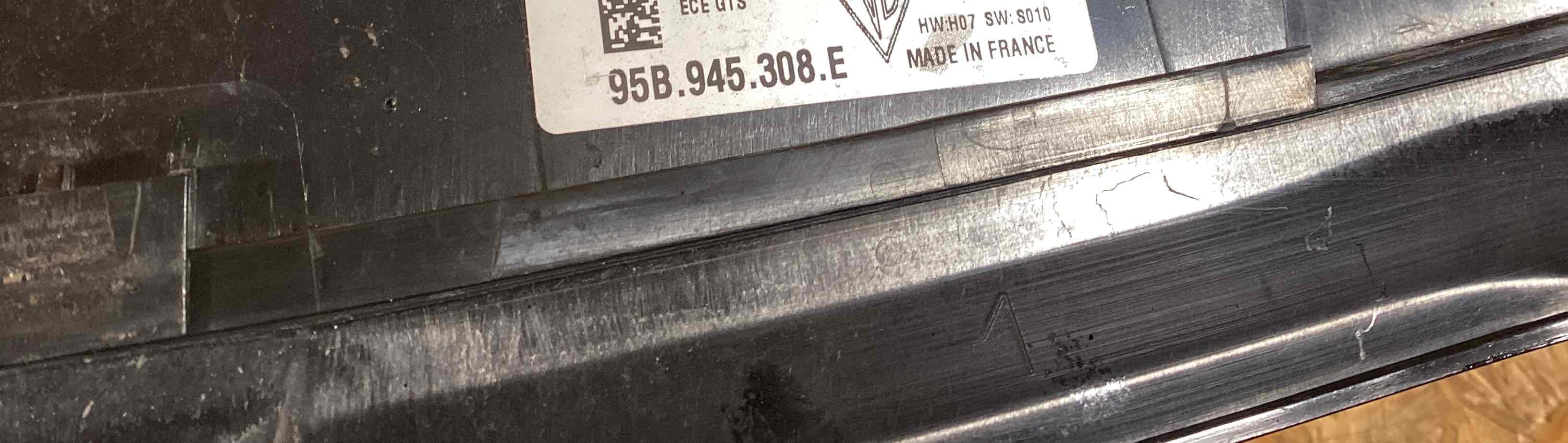 Фонарь стоп-сигнал Porsche Macan 300126-103