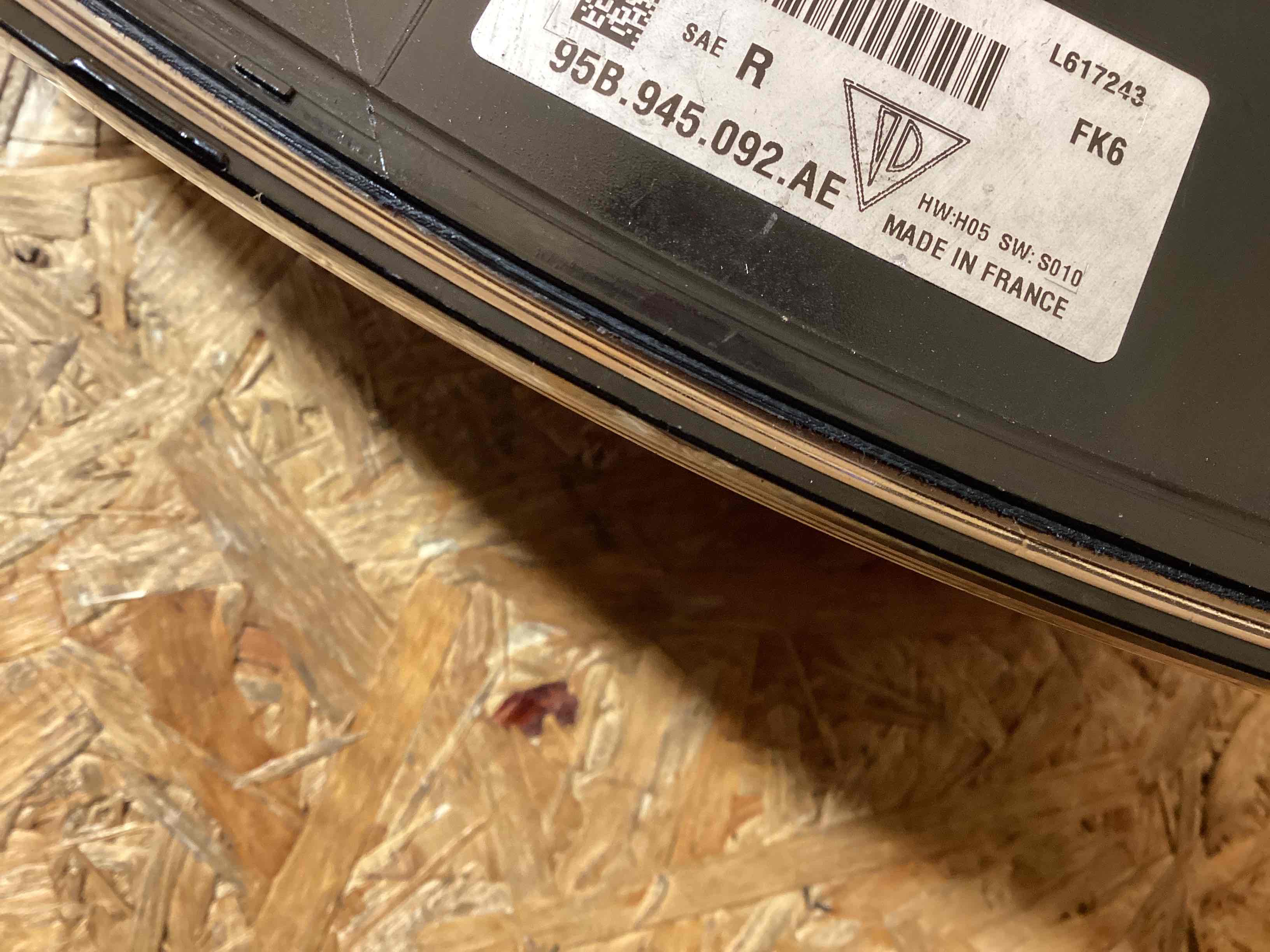 Фонарь стоп-сигнал Porsche Macan 300126-105