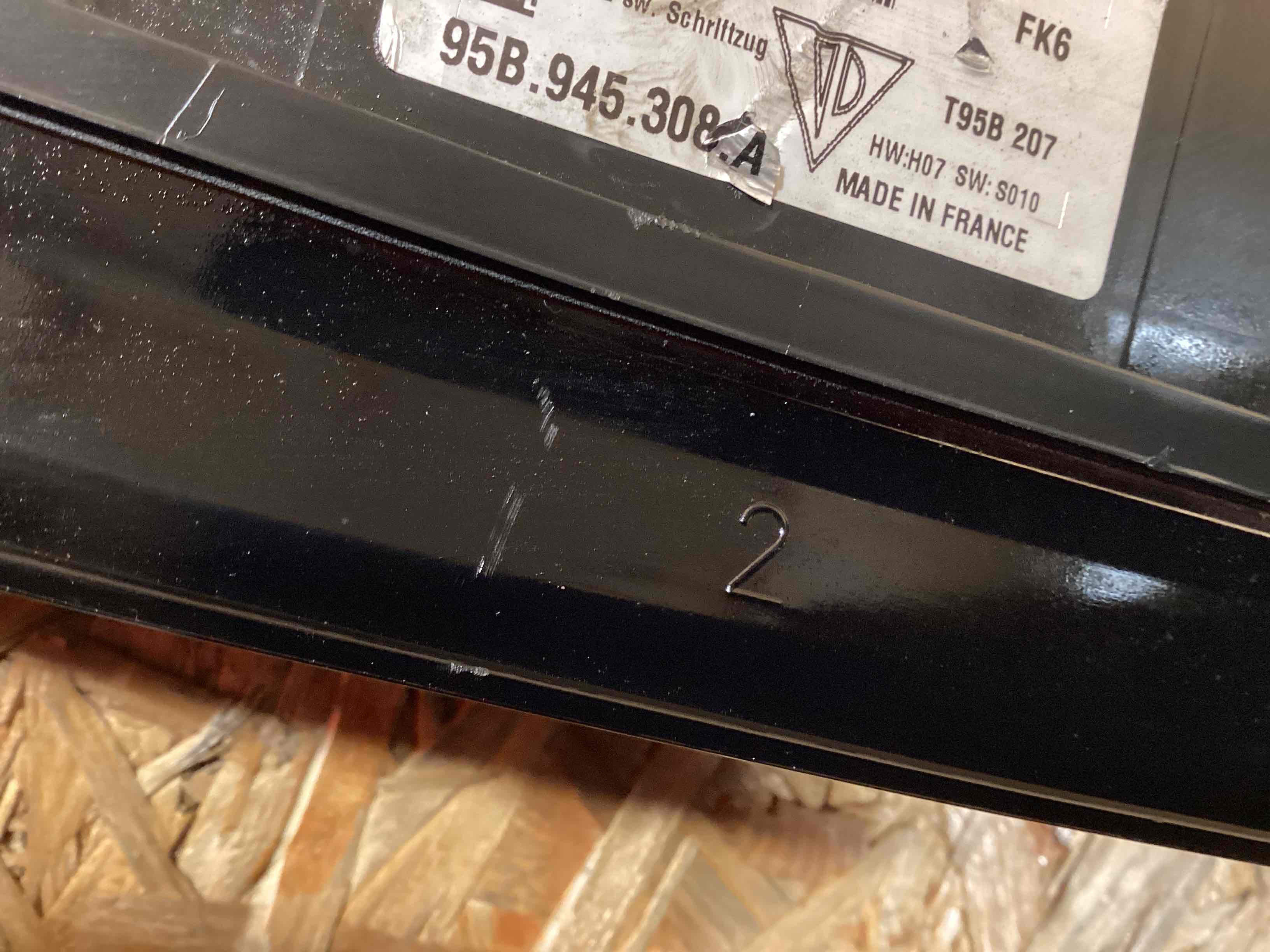 Фонарь стоп-сигнал Porsche Macan 300126-105