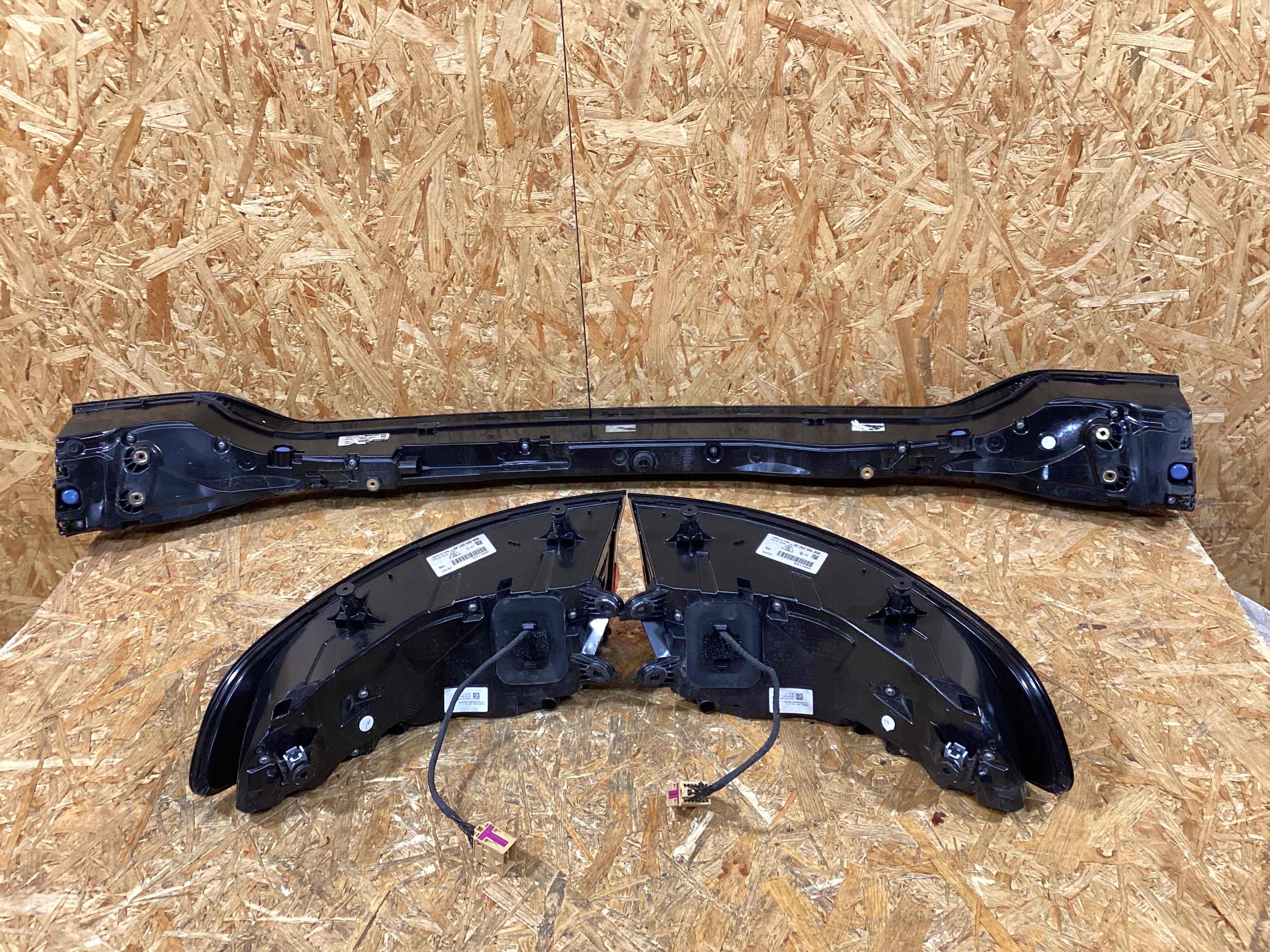 Фонарь стоп-сигнал Porsche Macan 300126-105