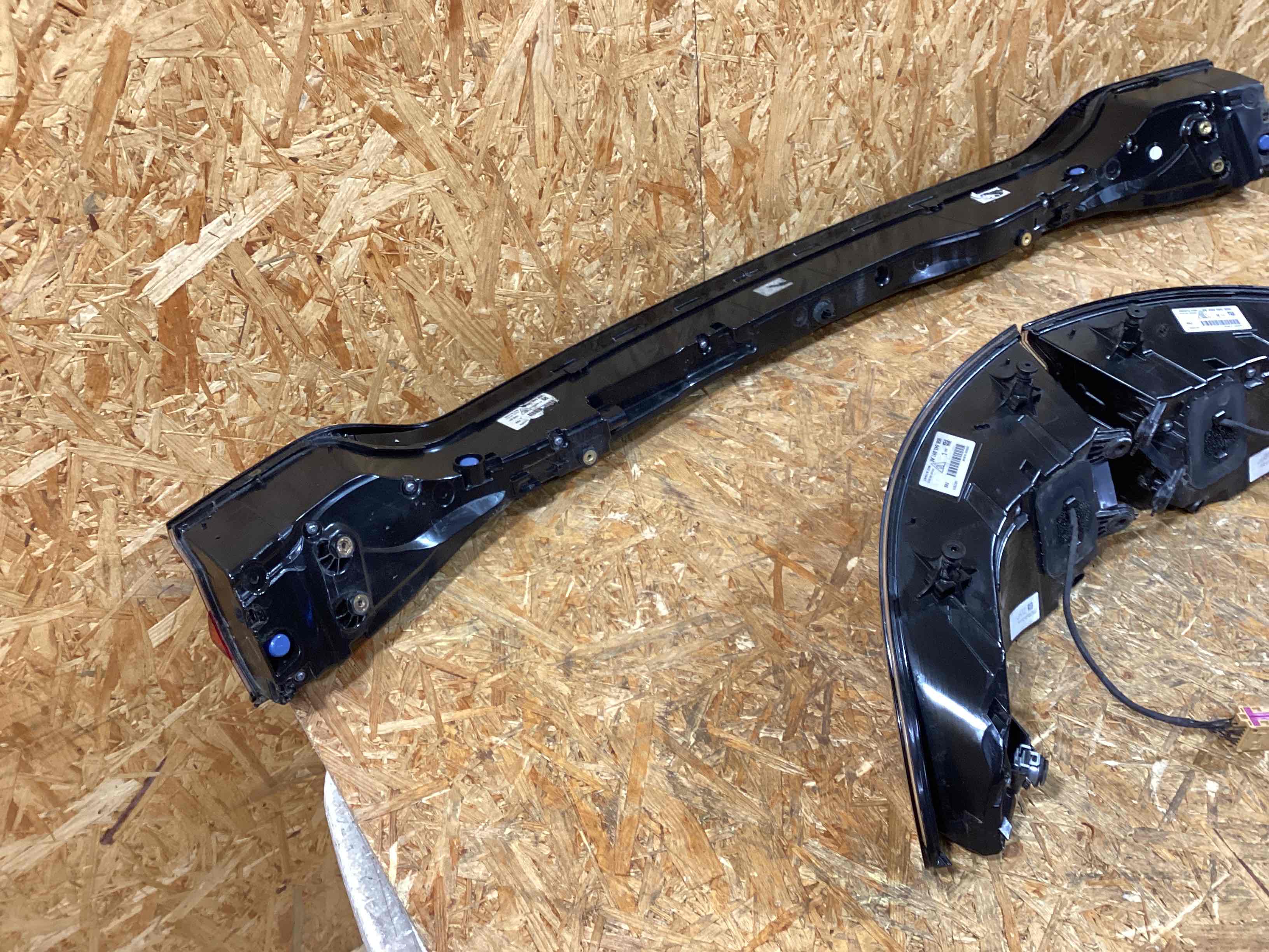 Фонарь стоп-сигнал Porsche Macan 300126-105