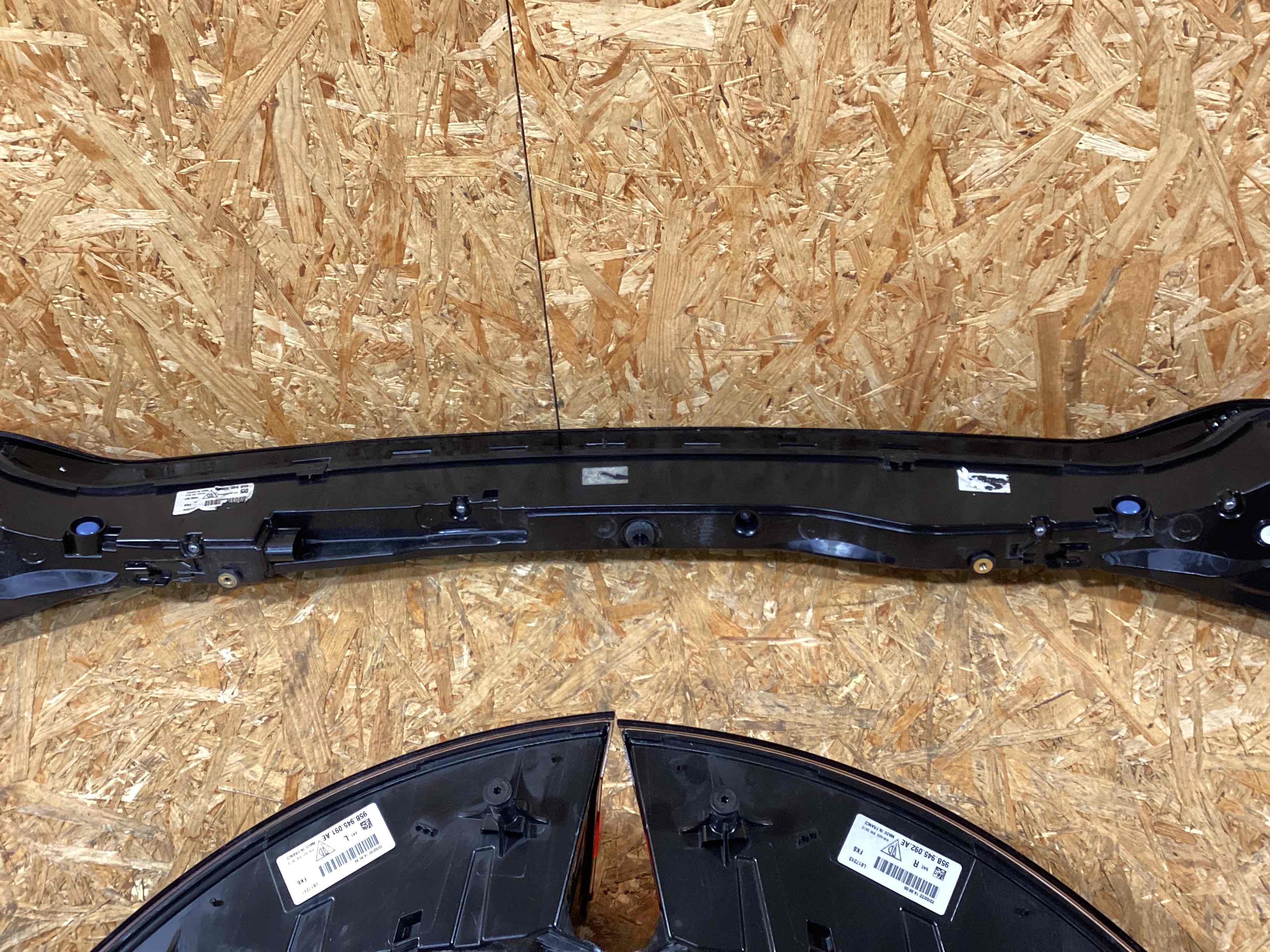 Фонарь стоп-сигнал Porsche Macan 300126-105