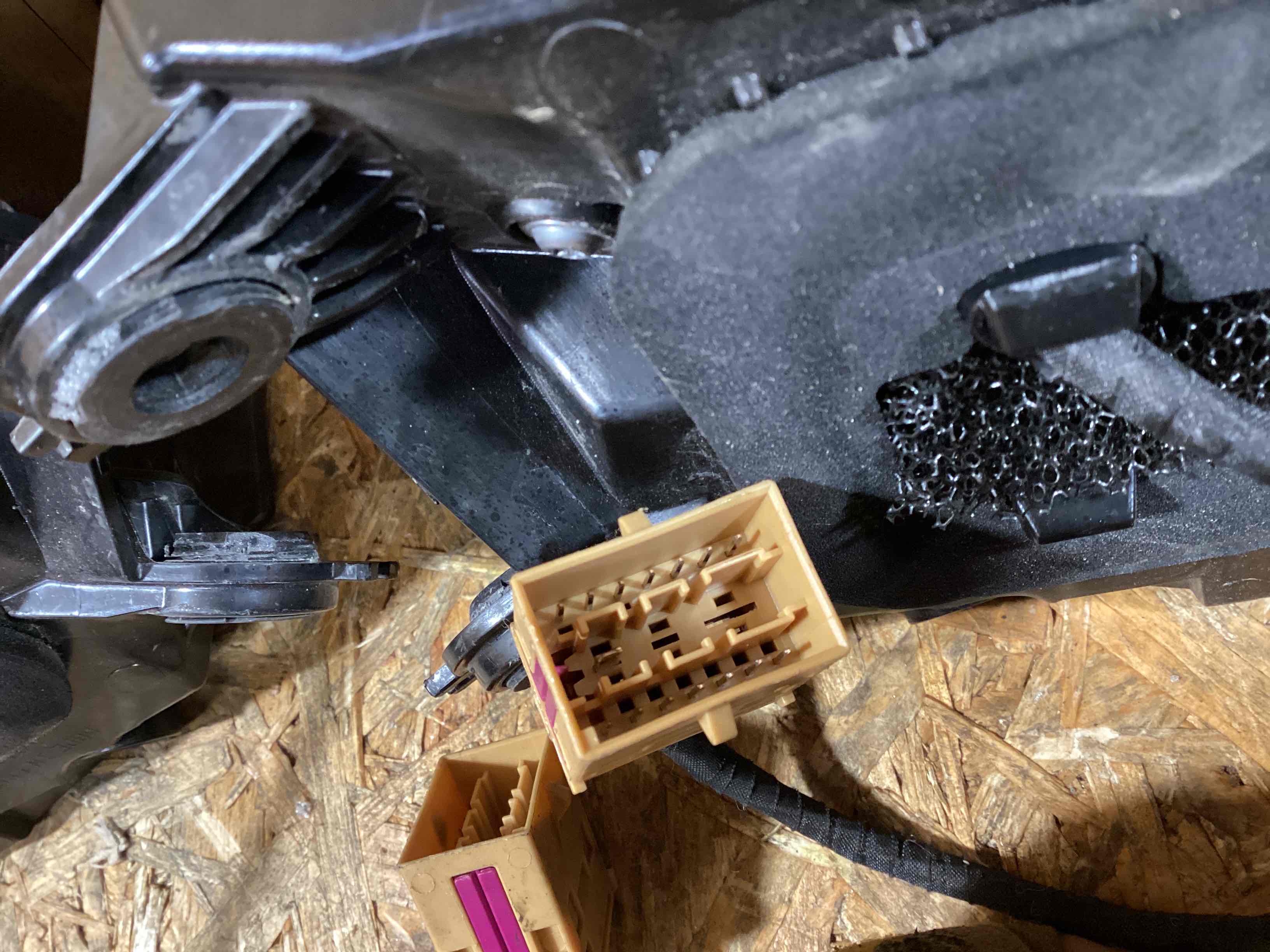 Фонарь задний левый Porsche Macan 300126-106