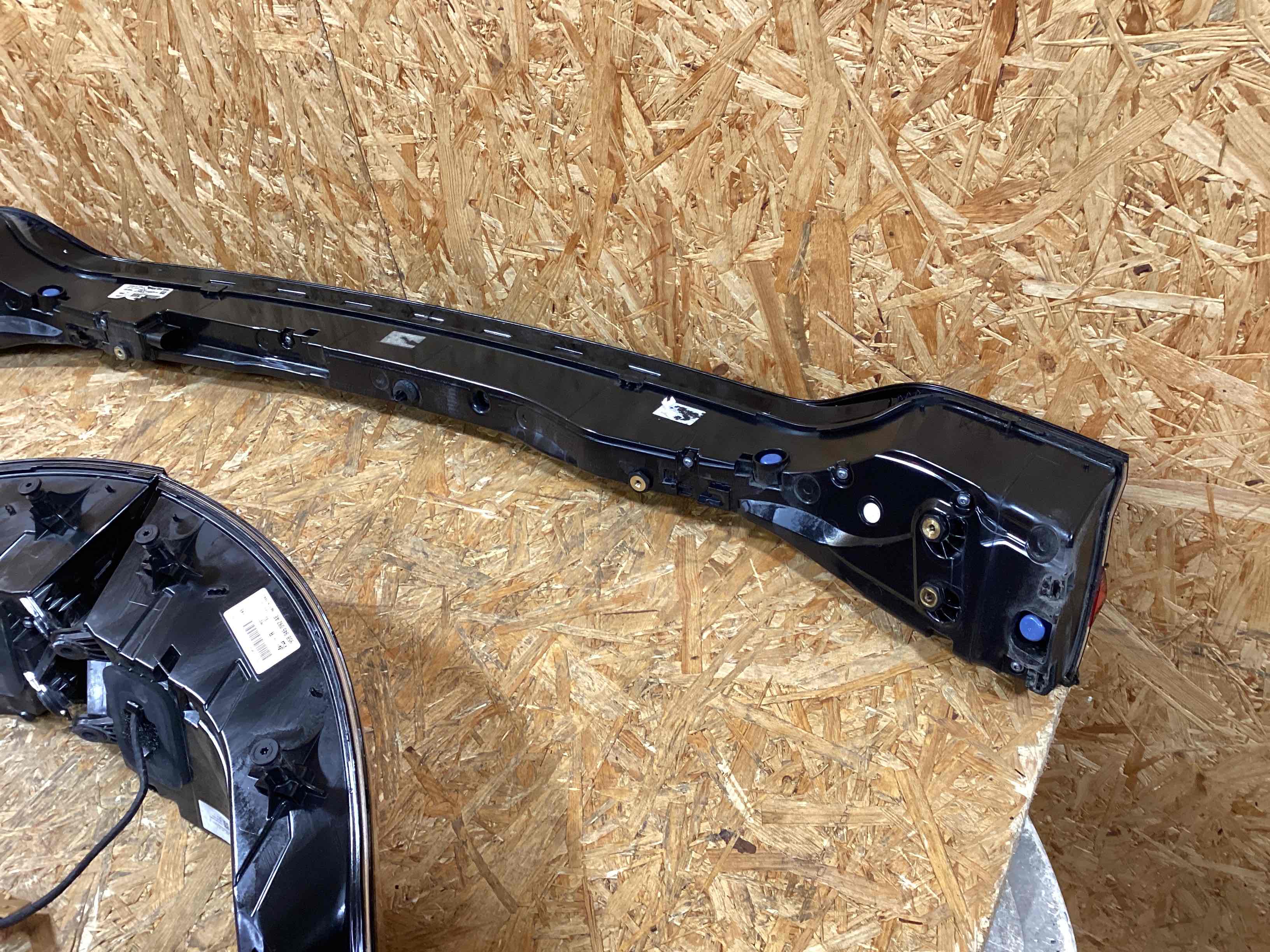 Фонарь задний правый Porsche Macan 300126-107