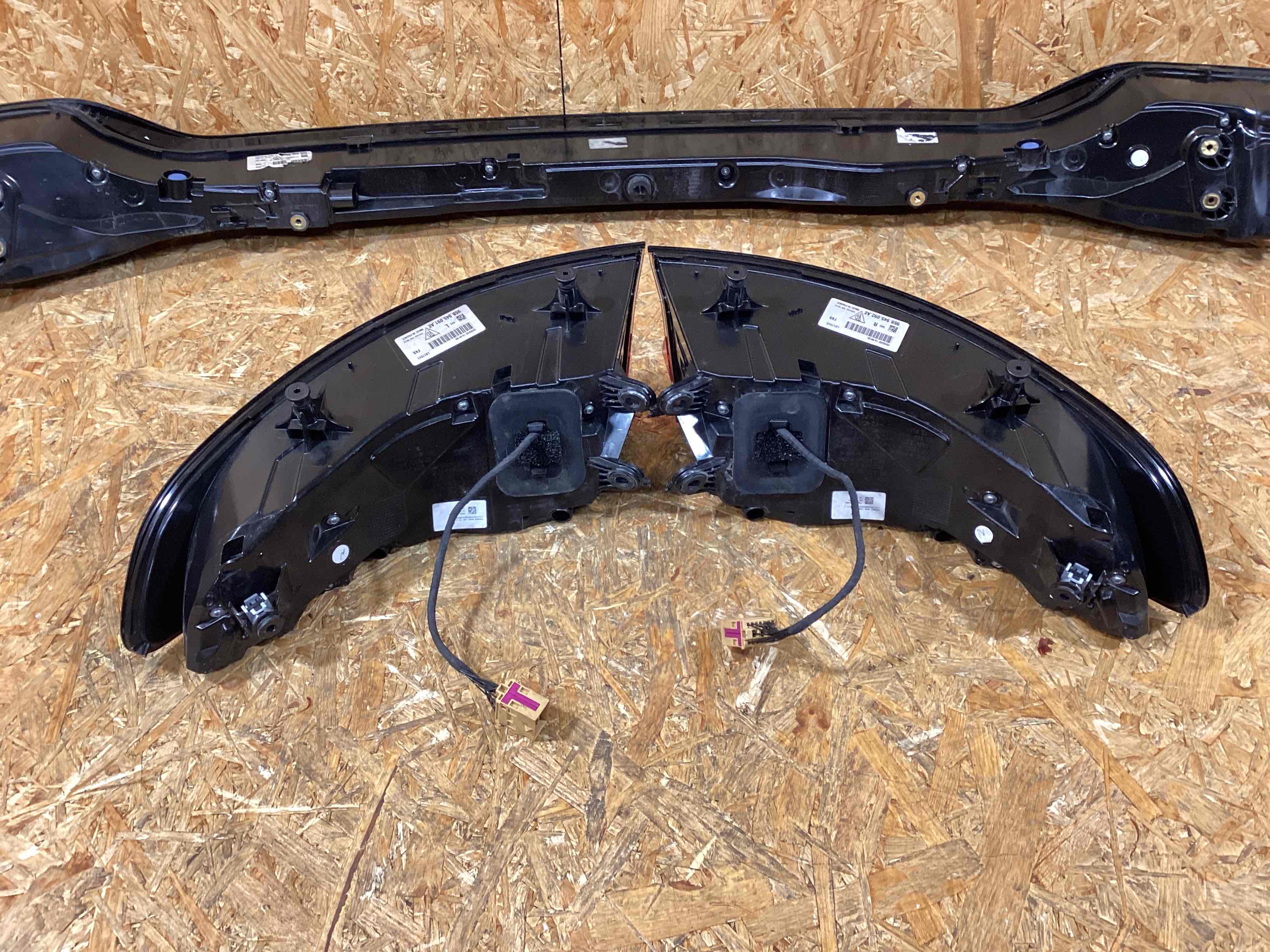 Фонарь задний правый Porsche Macan 300126-107