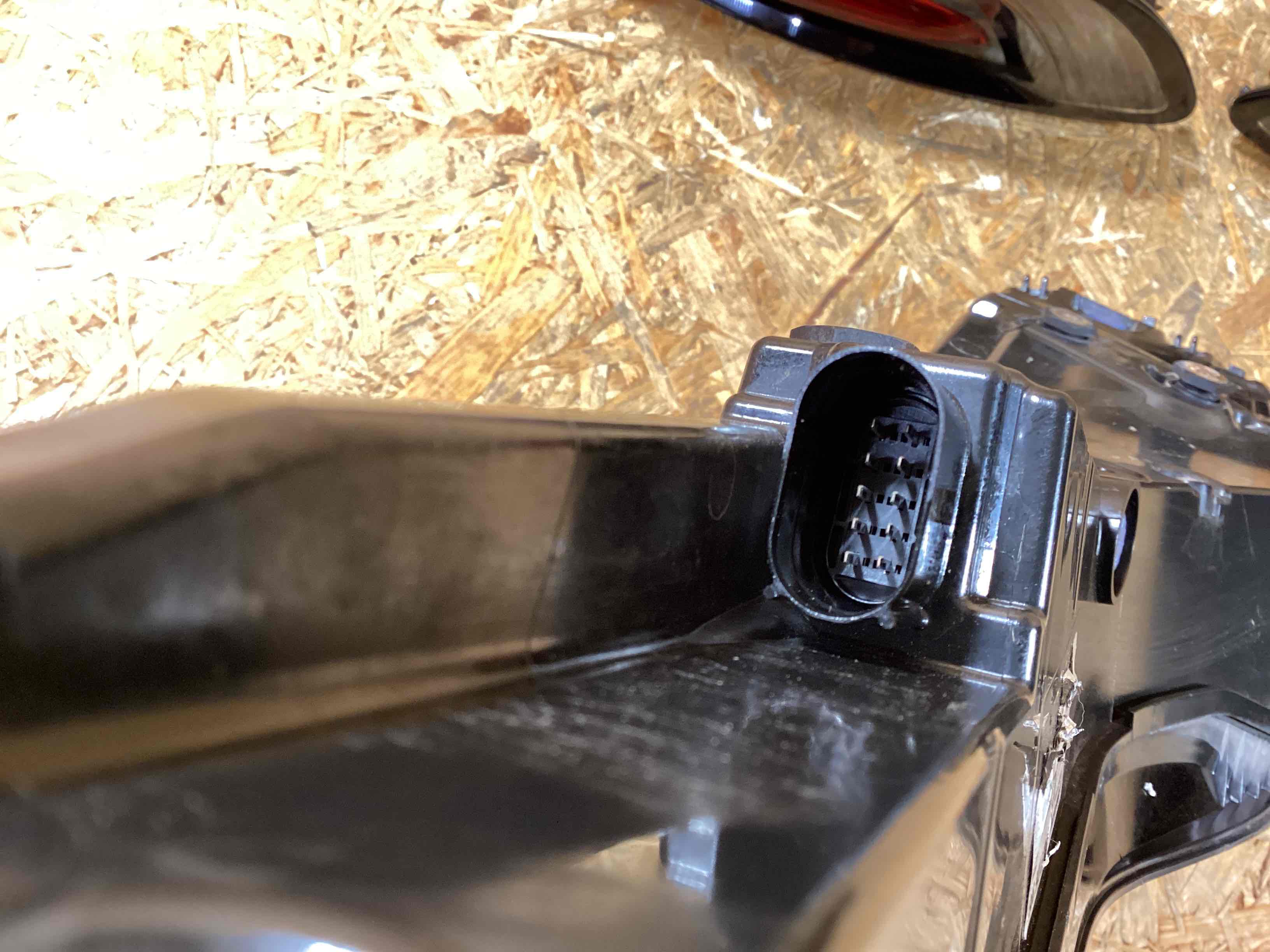 Фонарь задний правый Porsche Macan 300126-107