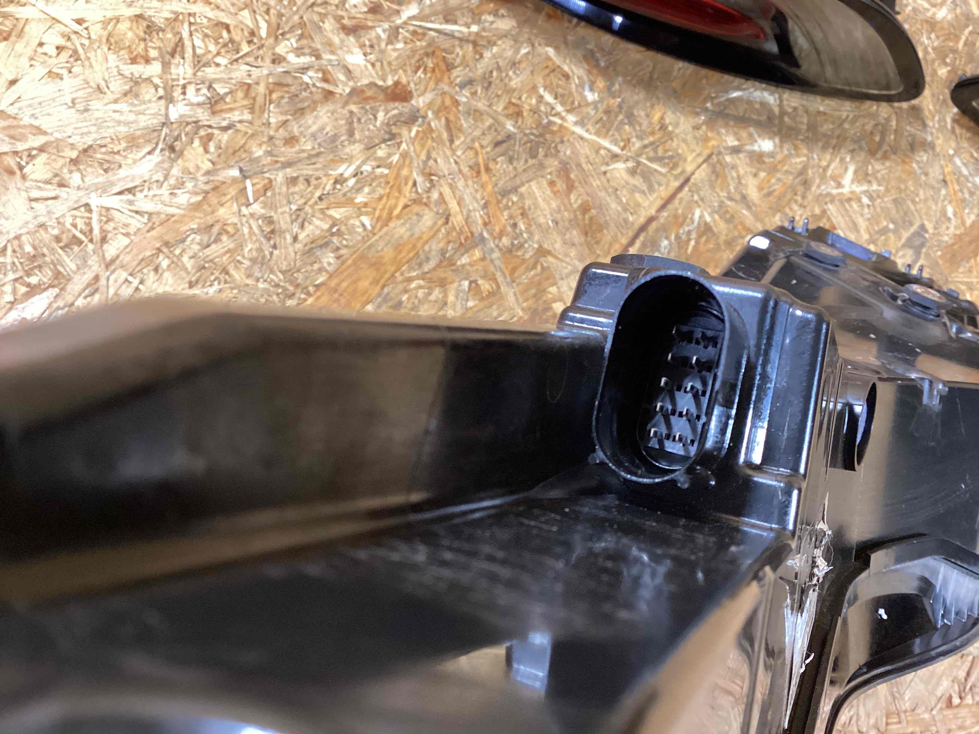 Фонарь задний правый Porsche Macan 300126-107