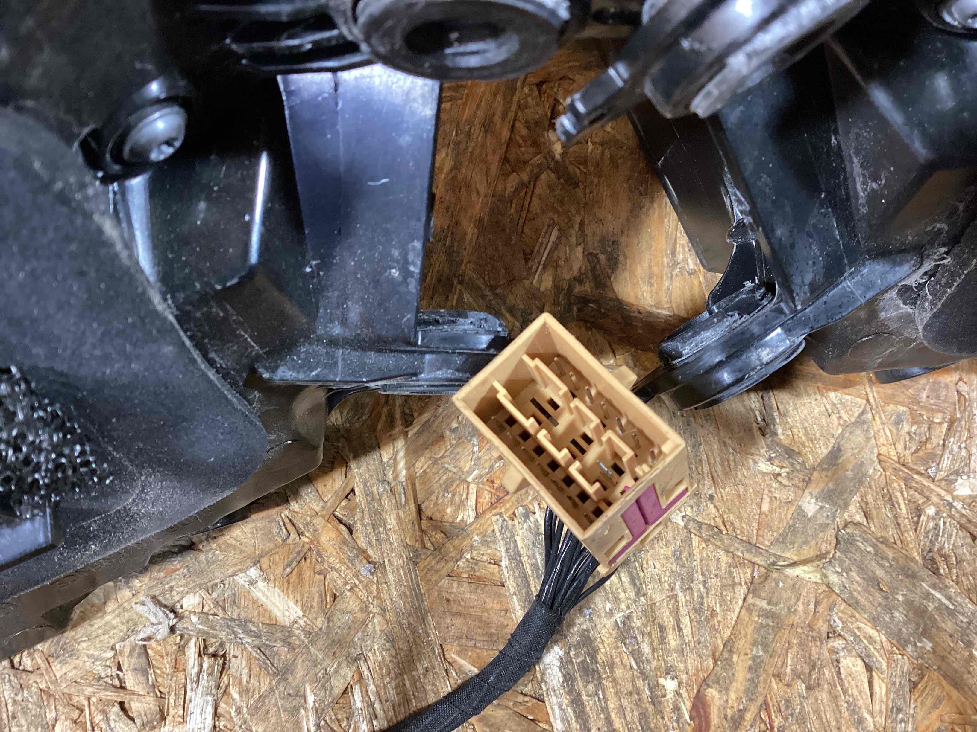 Фонарь задний правый Porsche Macan 300126-107