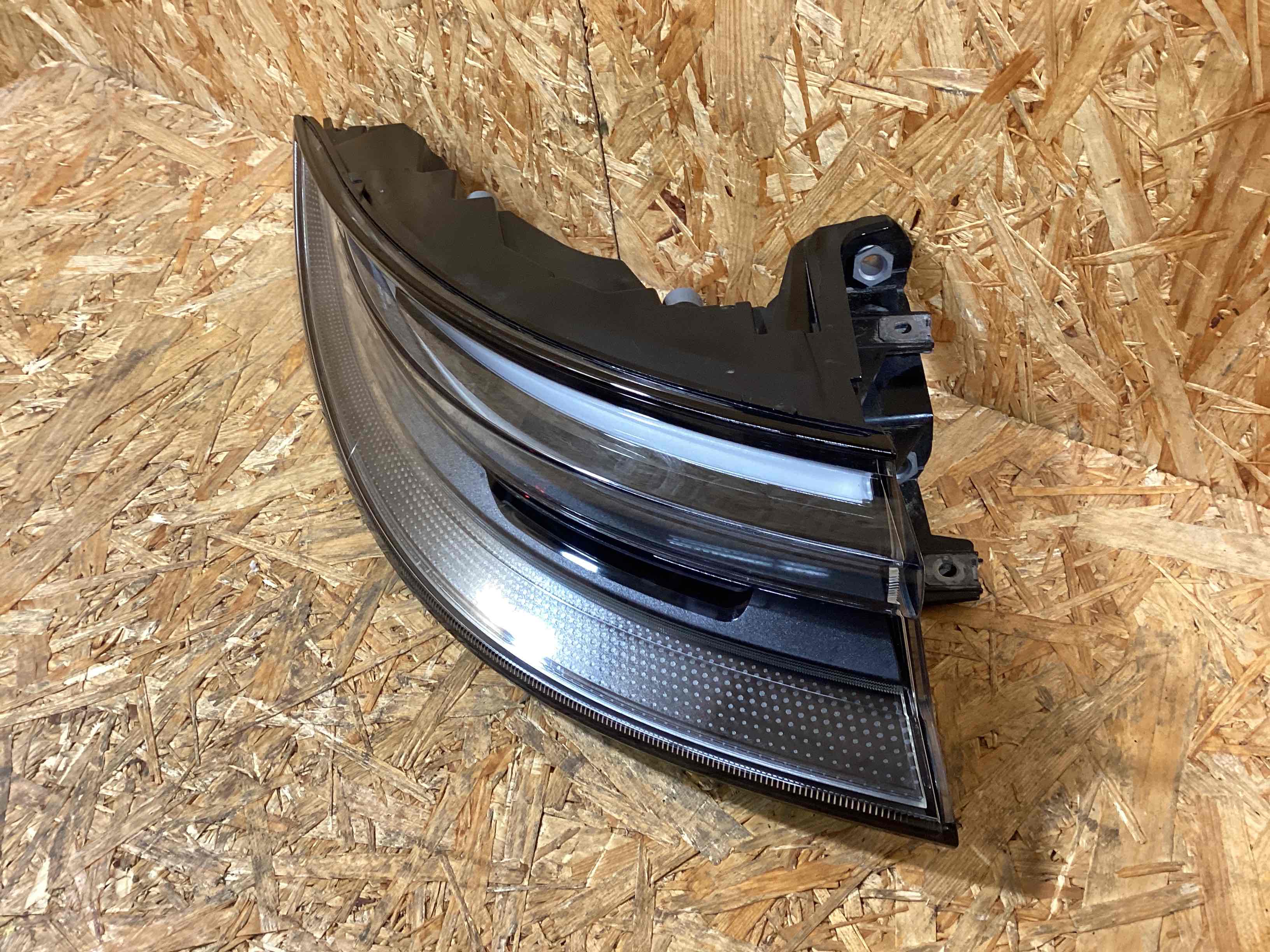 Фонарь задний левый Porsche Panamera 300126-109