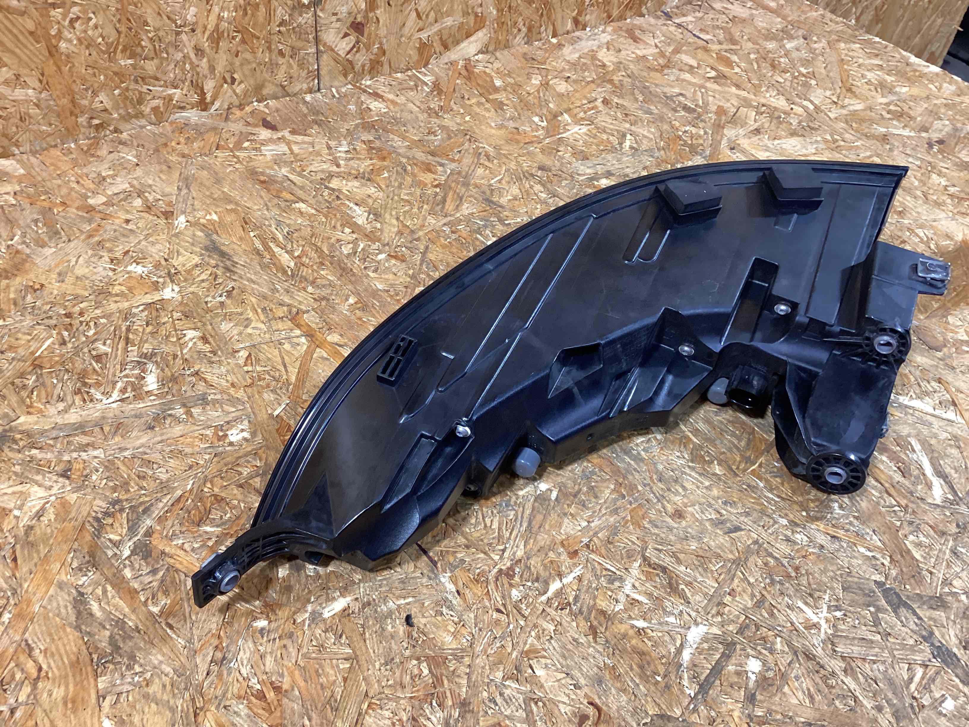 Фонарь задний левый Porsche Panamera 300126-109