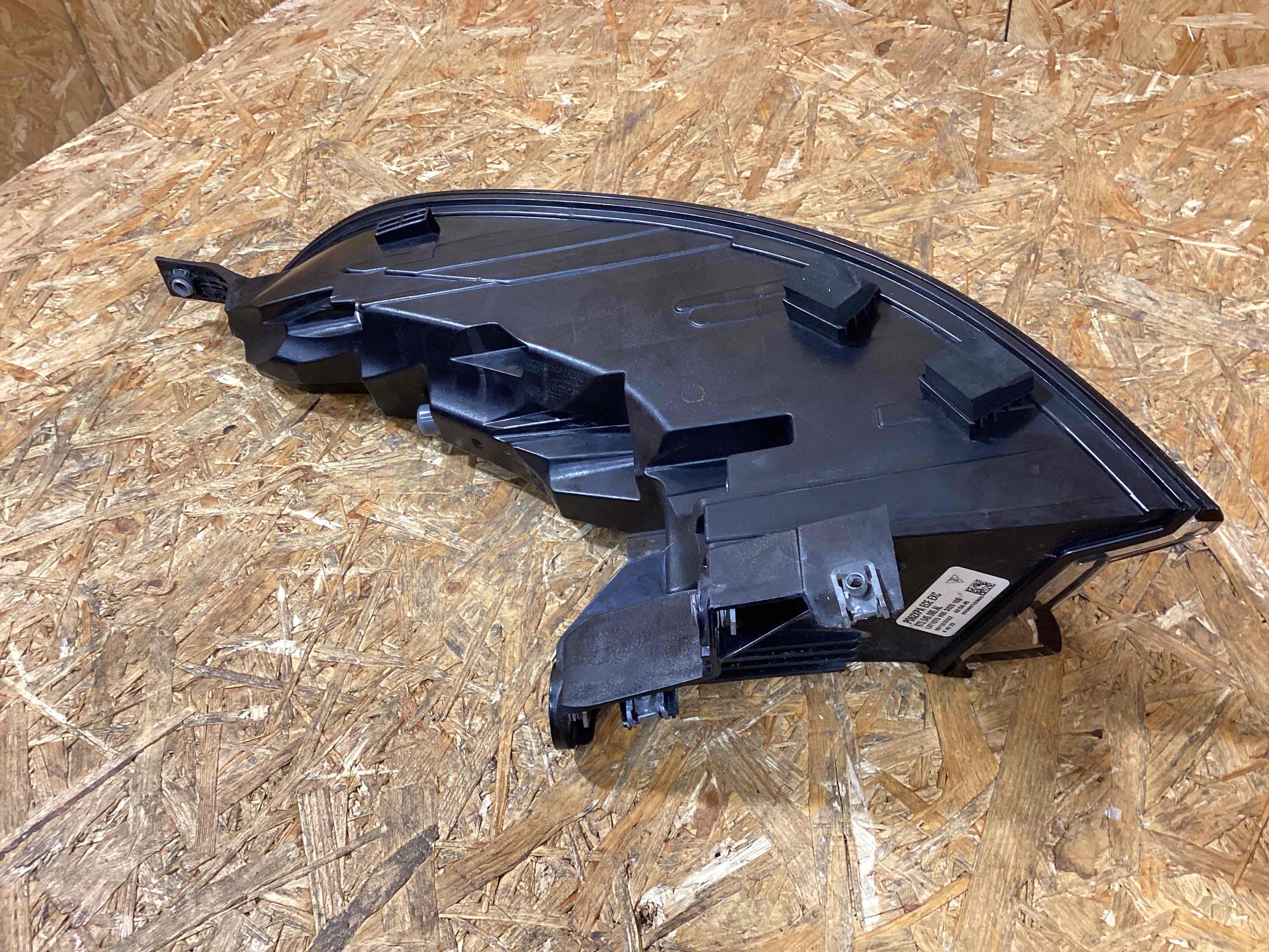 Фонарь задний левый Porsche Panamera 300126-109