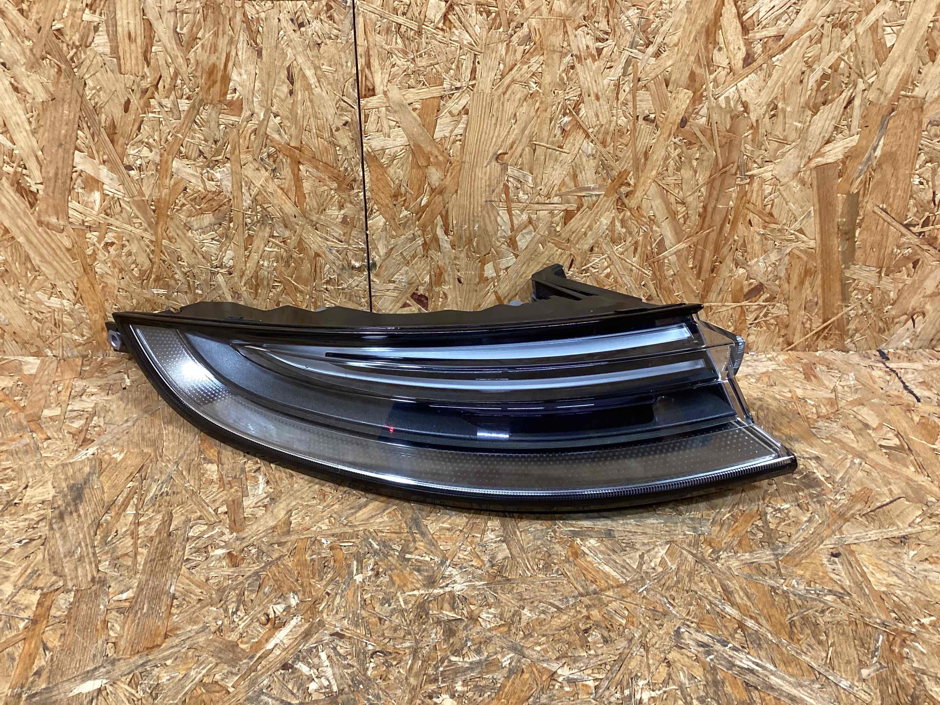 Фонарь задний левый Porsche Panamera 300126-109