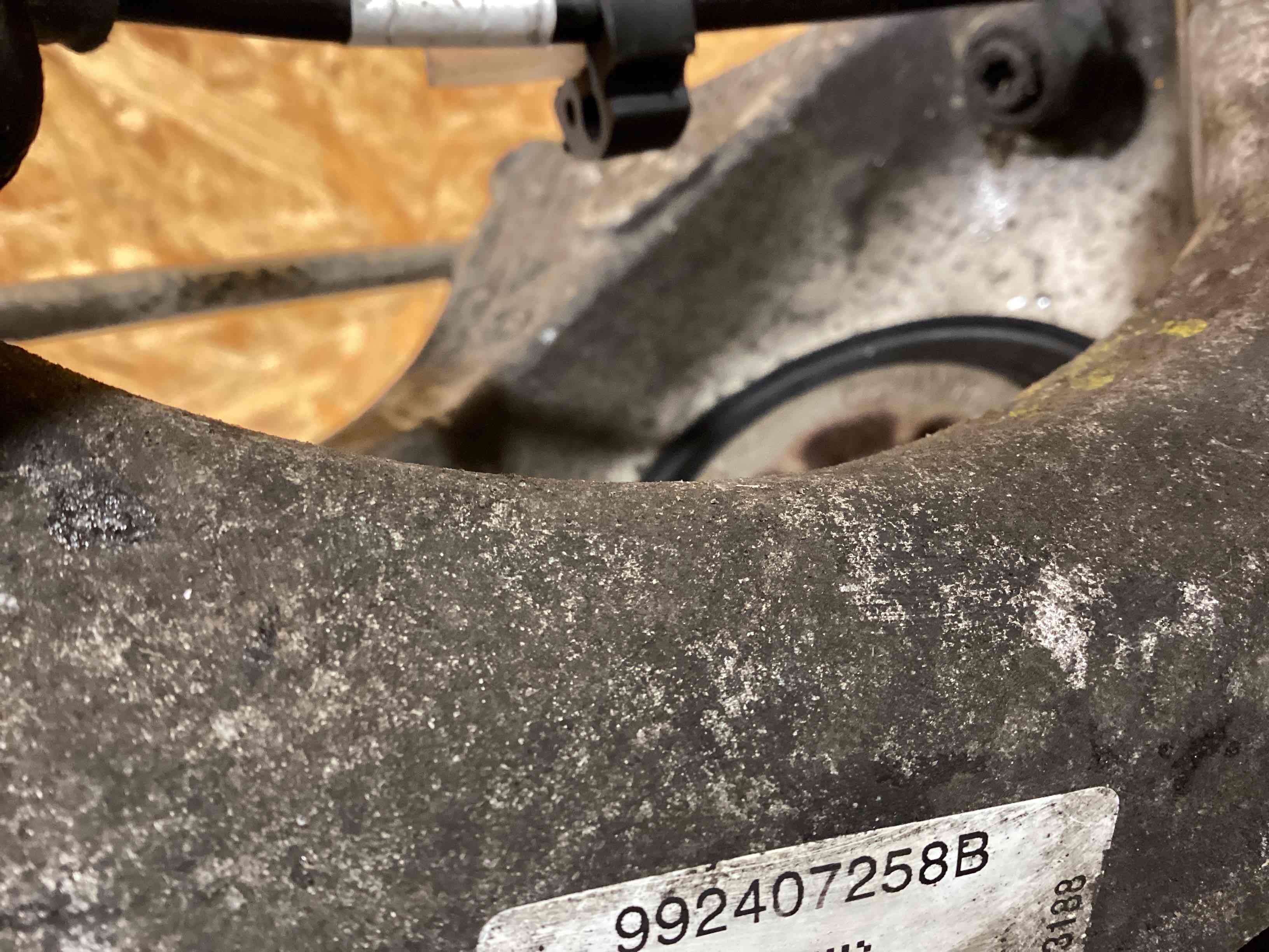 Кулак поворотный правый Porsche 911 300126-110