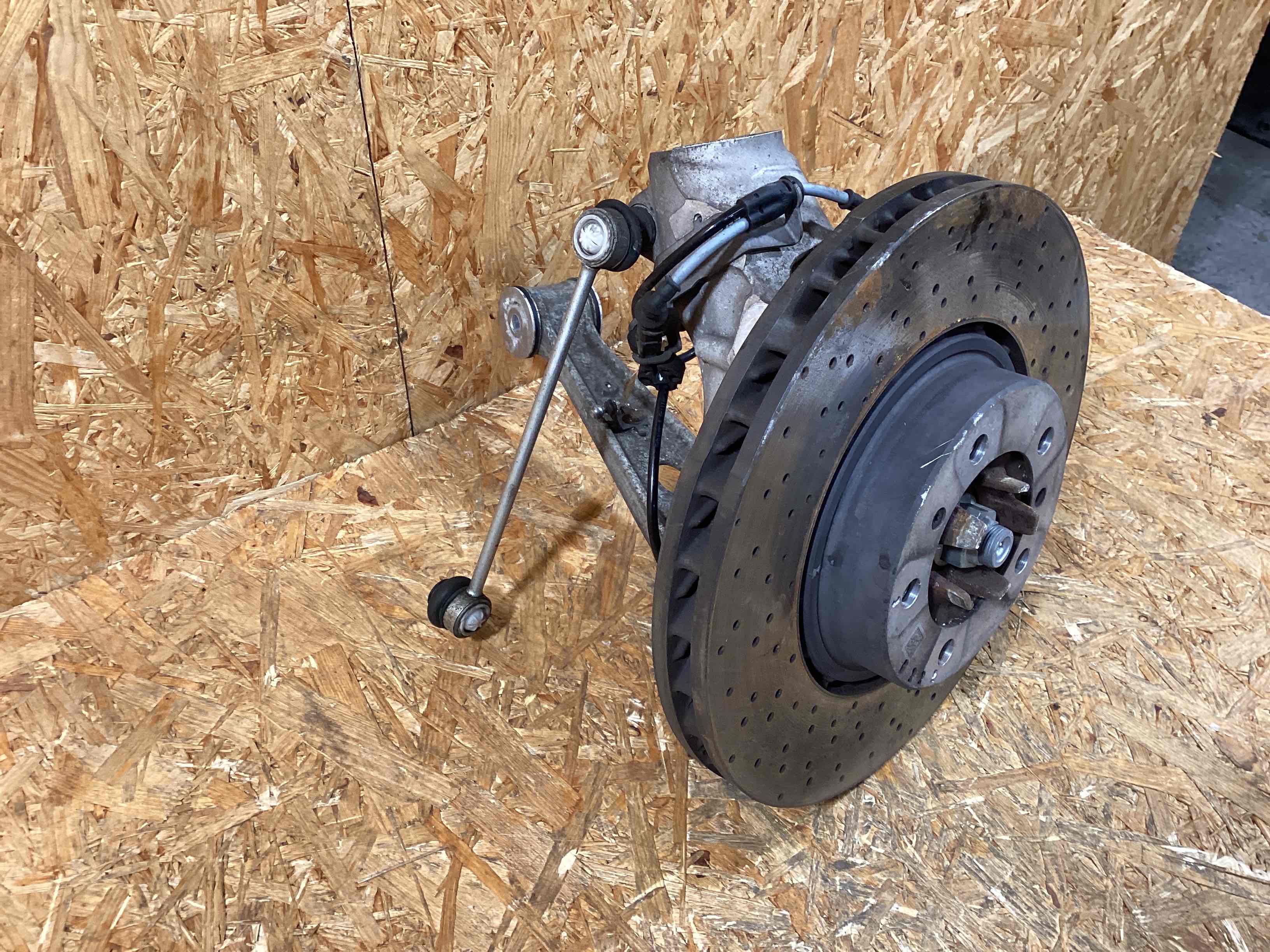 Кулак поворотный правый Porsche 911 300126-110