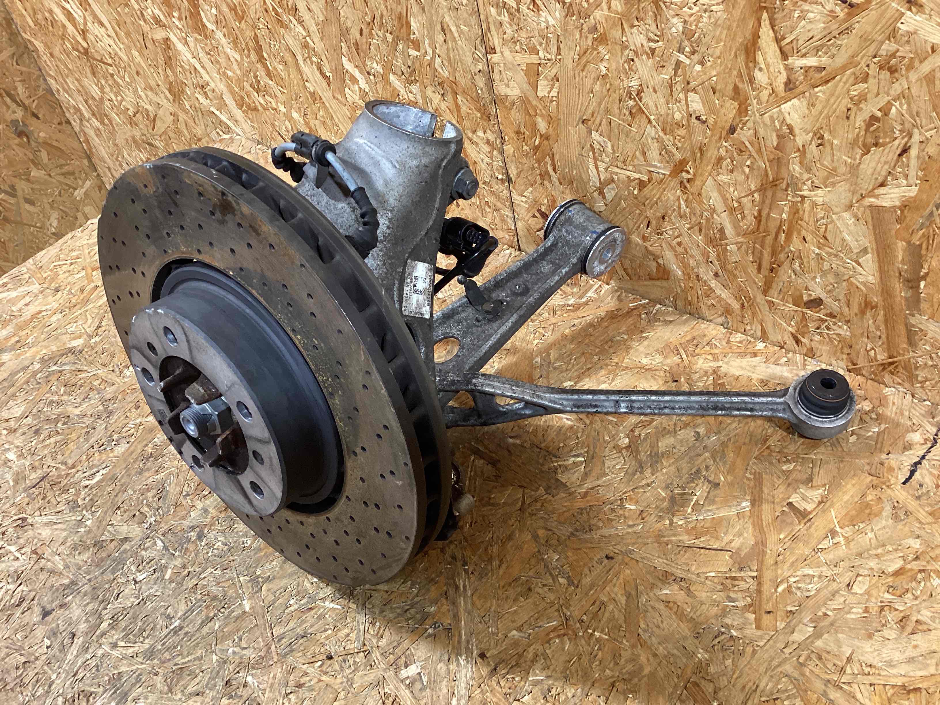 Кулак поворотный правый Porsche 911 300126-110