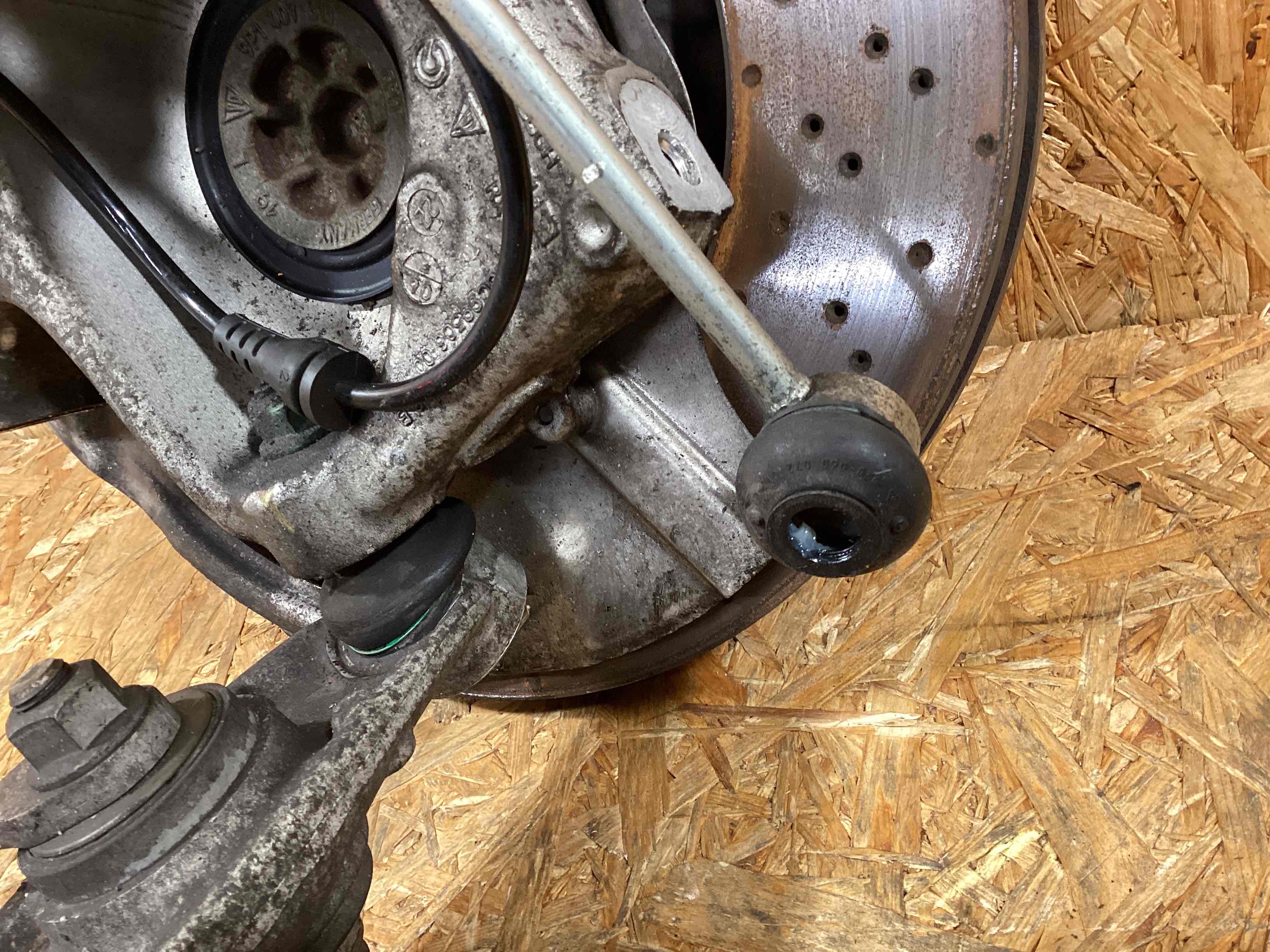 Кулак поворотный правый Porsche 911 300126-110