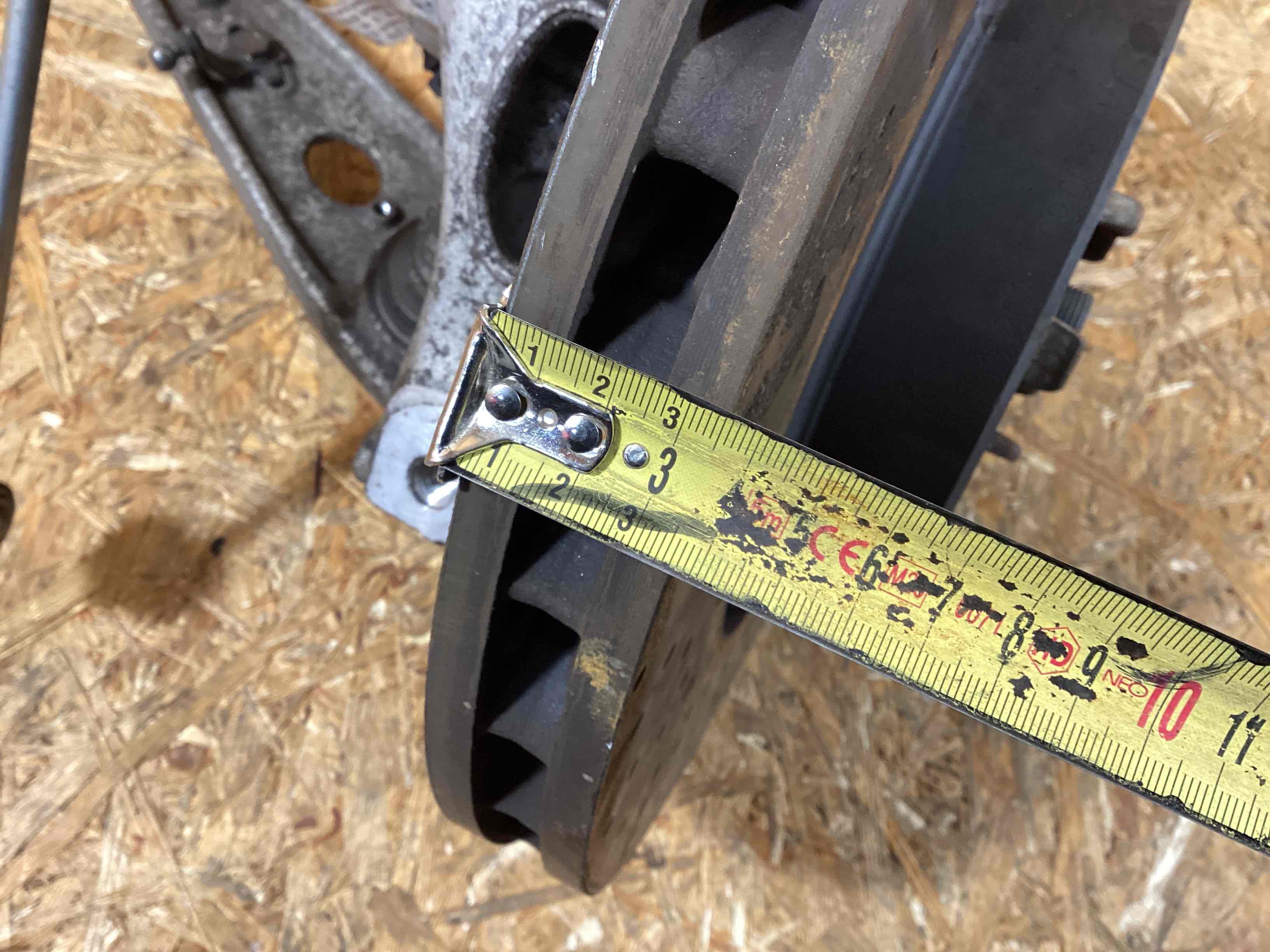 Кулак поворотный правый Porsche 911 300126-110