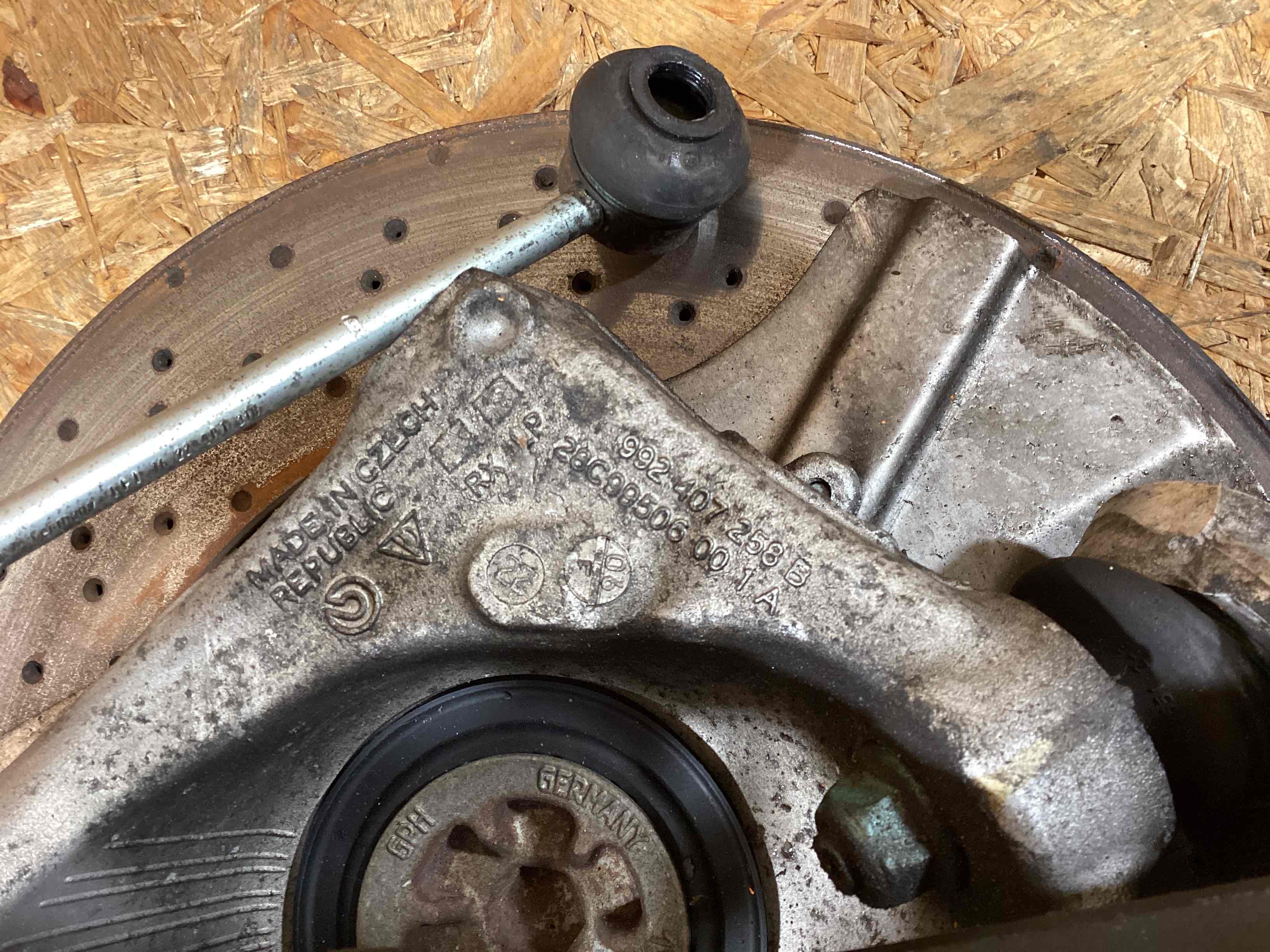 Кулак поворотный правый Porsche 911 300126-110