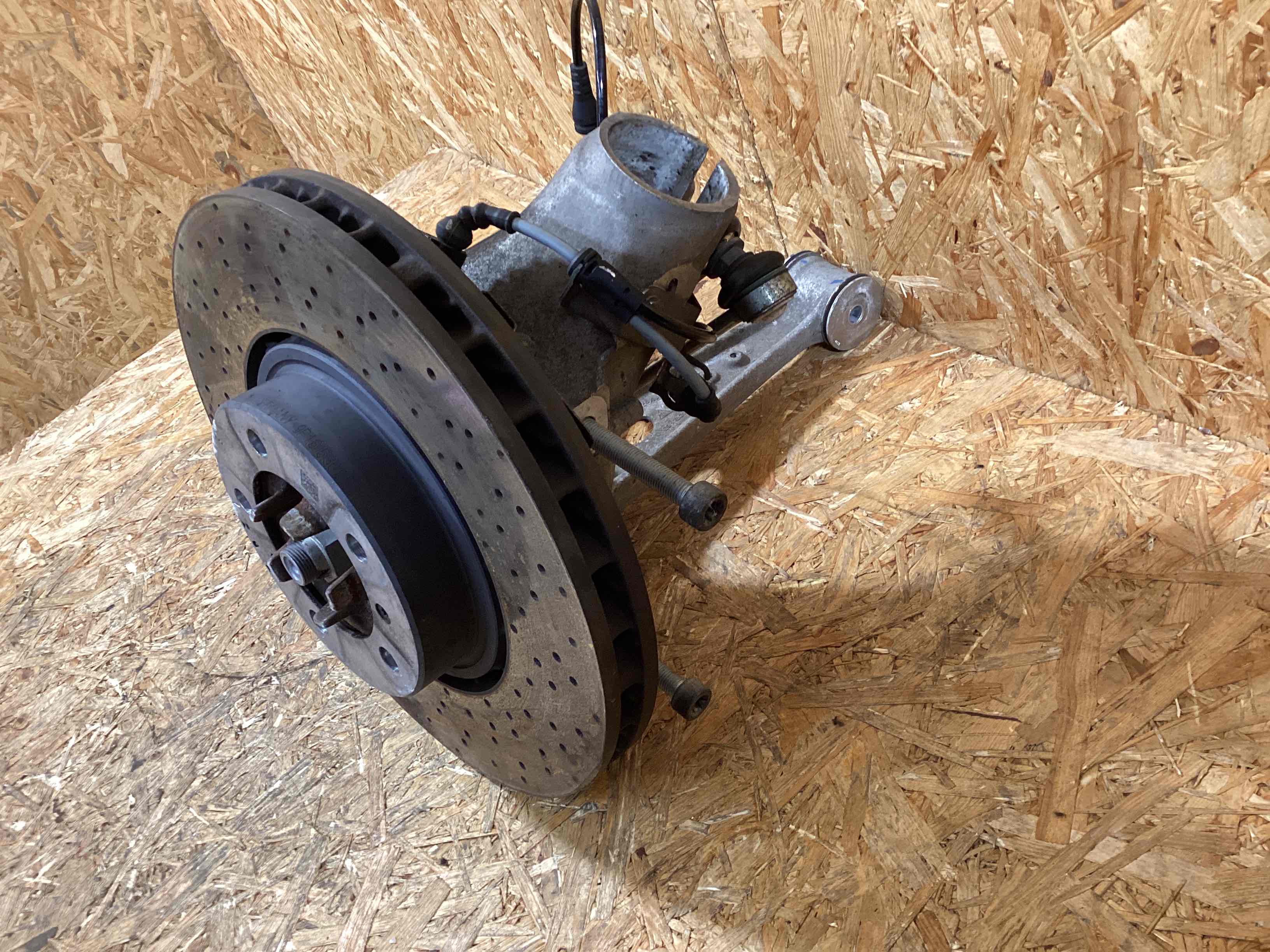 Кулак поворотный левый Porsche 911 300126-111