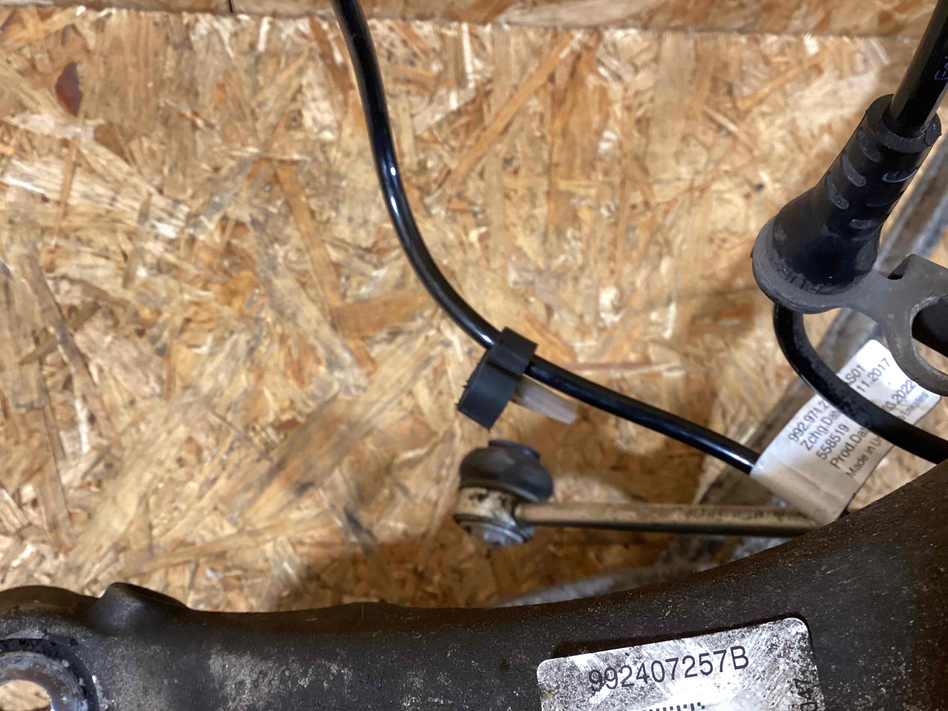 Кулак поворотный левый Porsche 911 300126-111