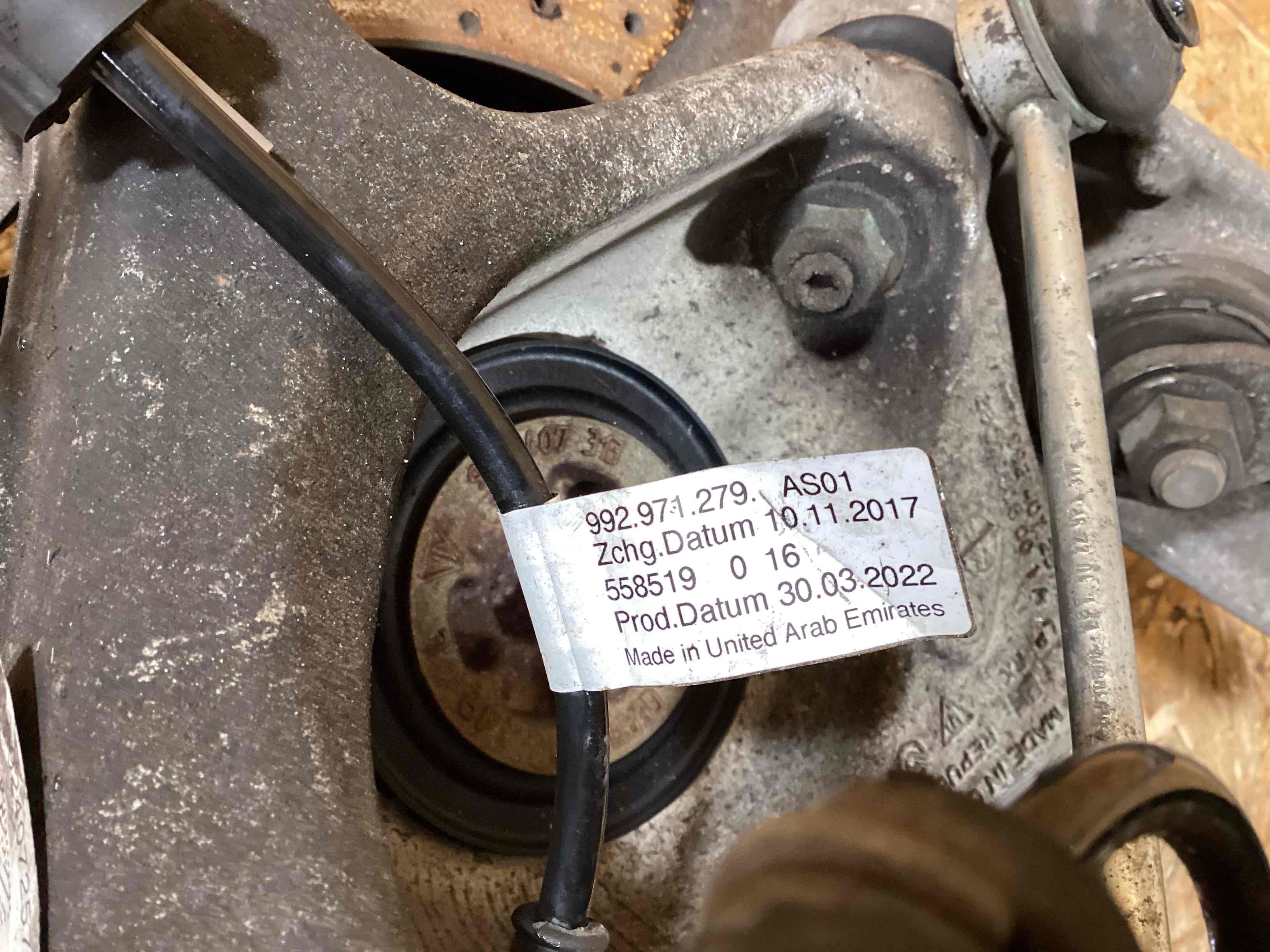 Кулак поворотный левый Porsche 911 300126-111