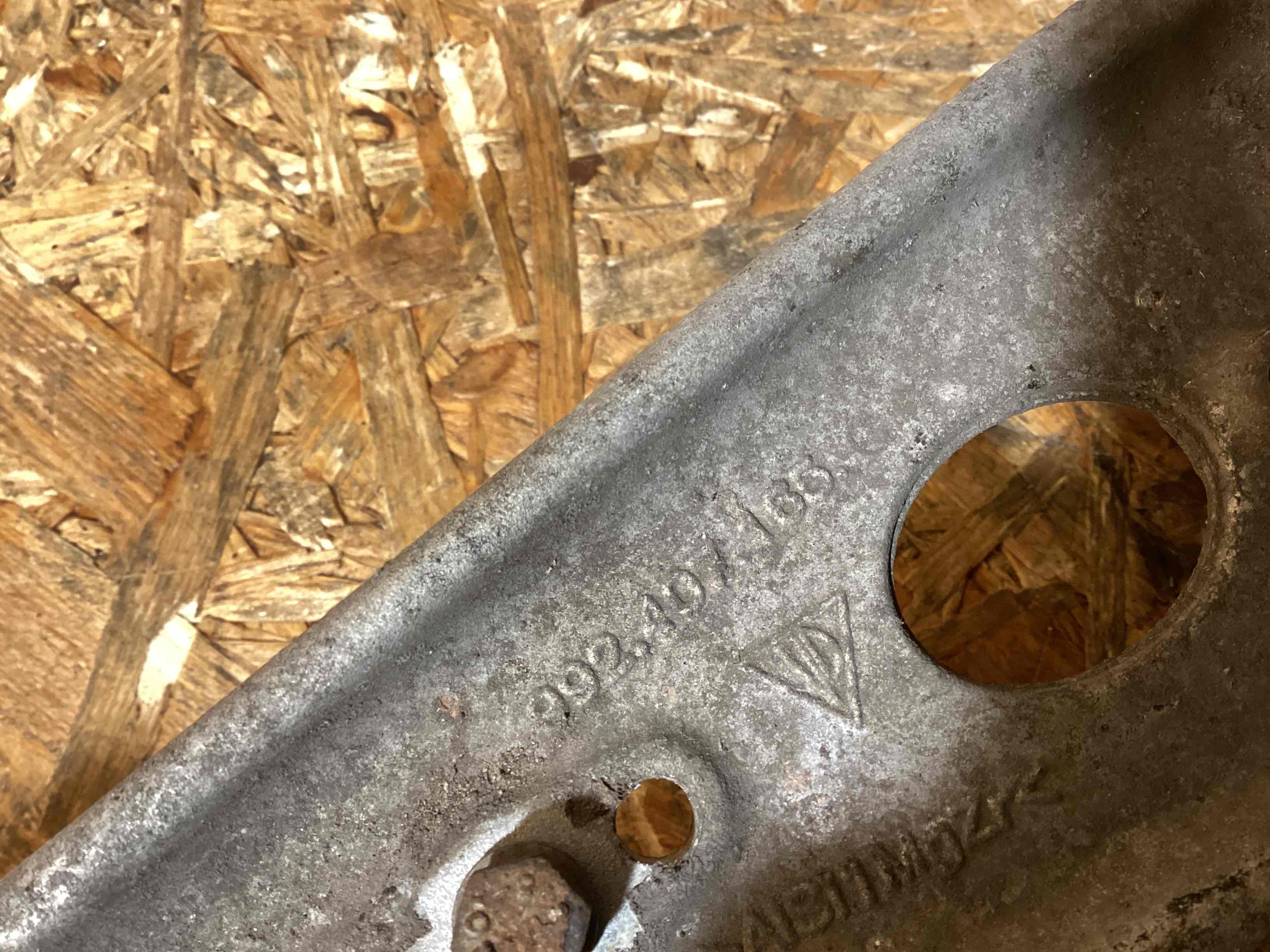 Кулак поворотный левый Porsche 911 300126-111