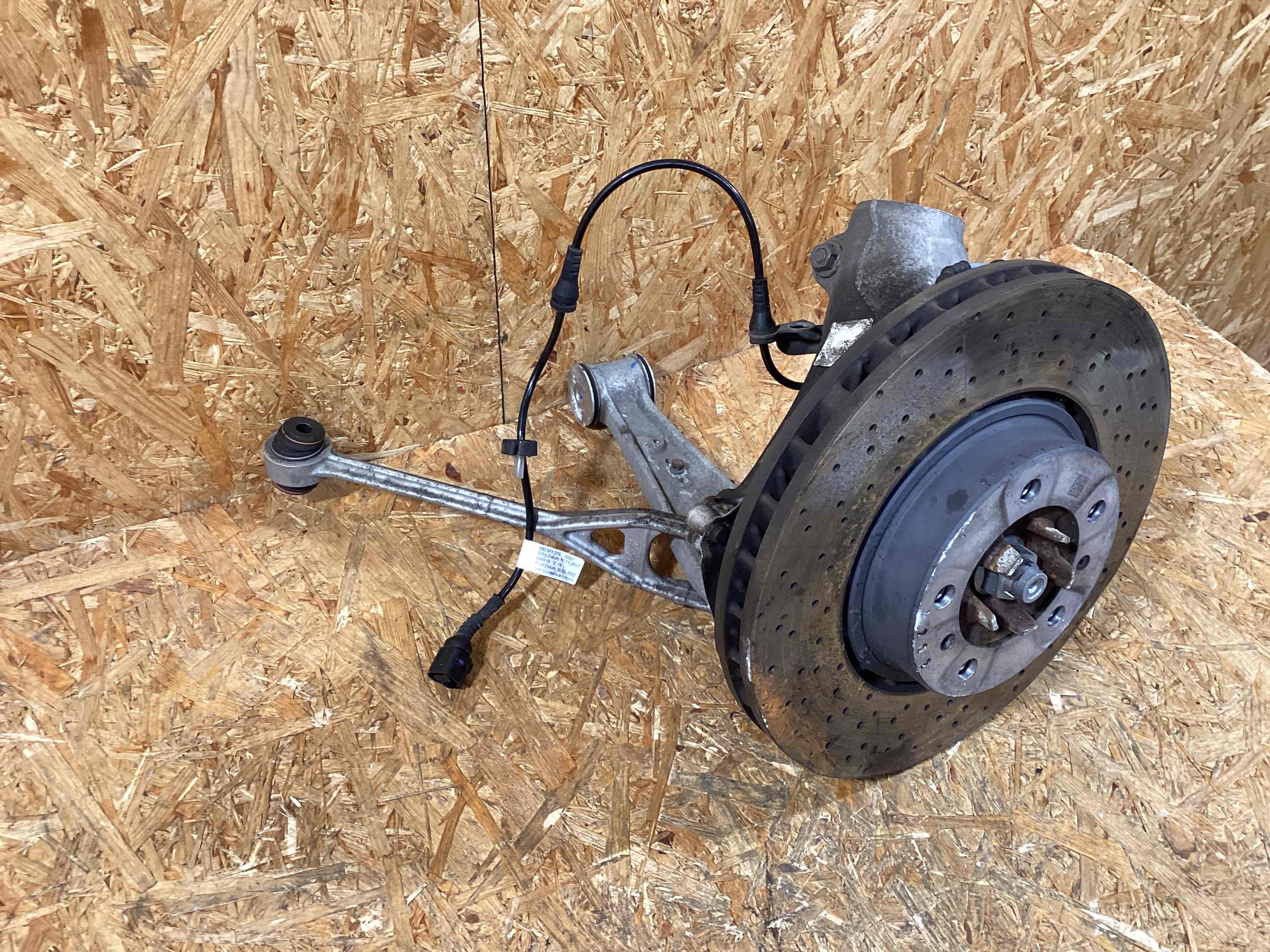 Кулак поворотный левый Porsche 911 300126-111