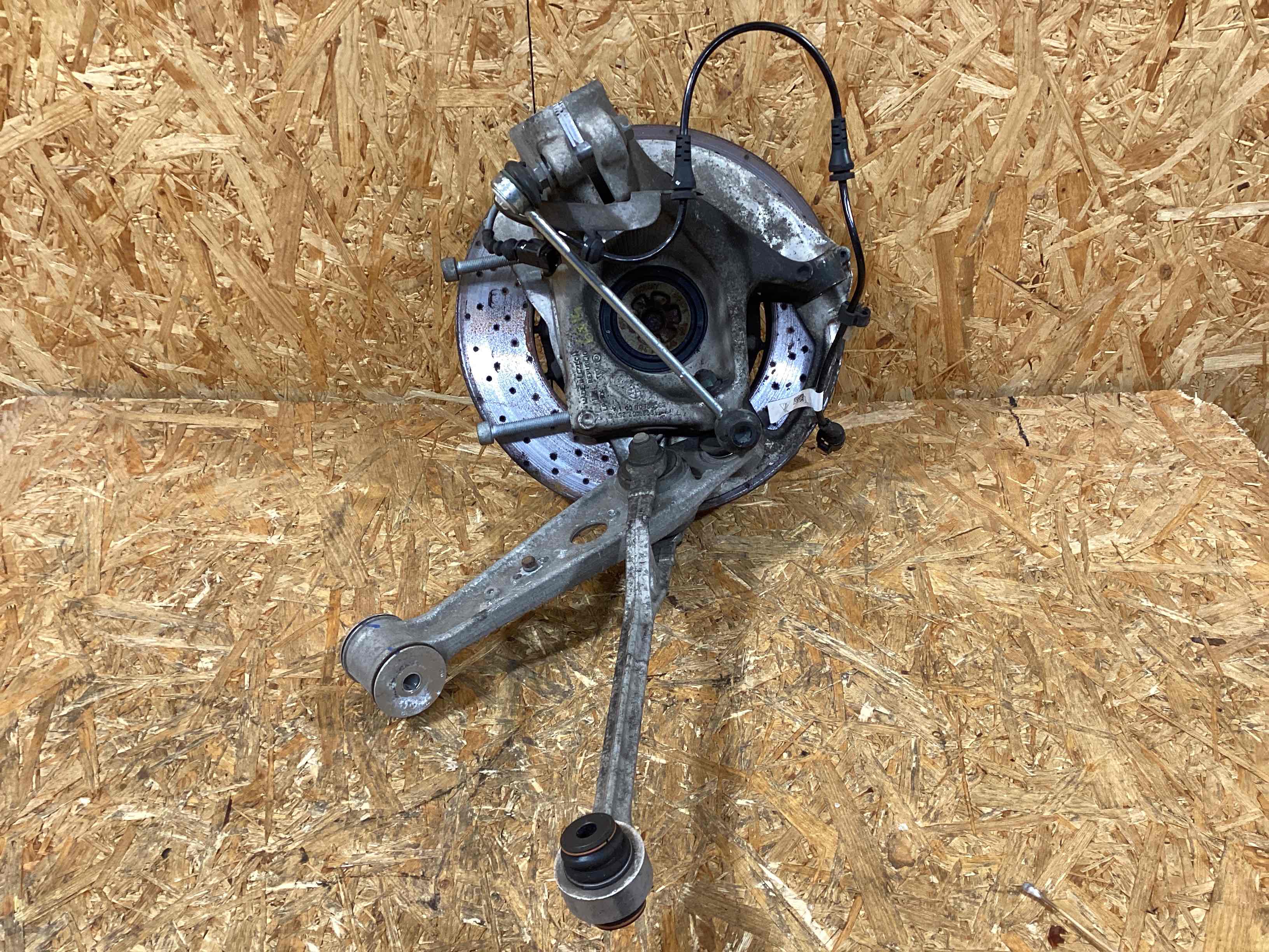 Кулак поворотный левый Porsche 911 300126-111