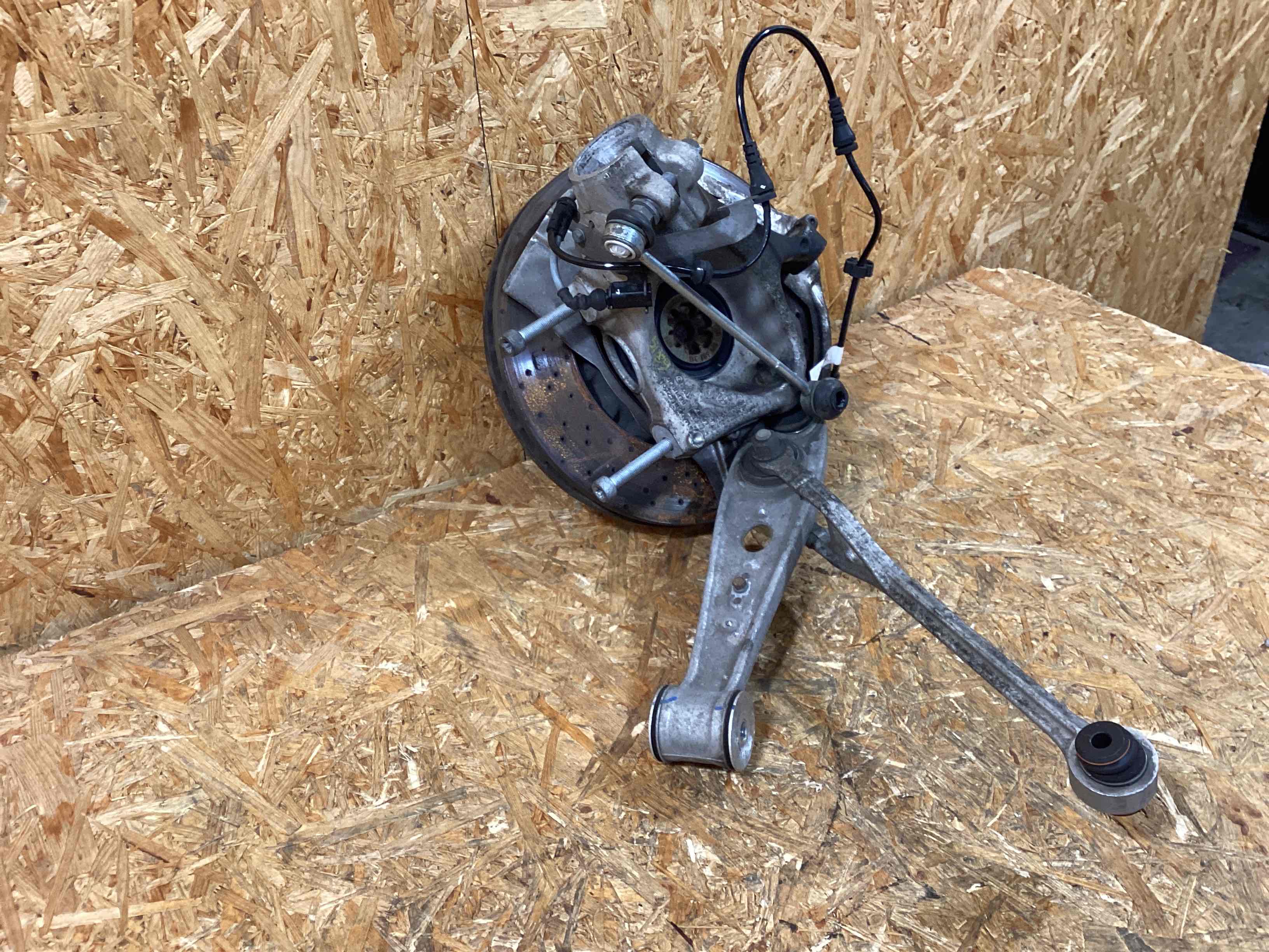 Кулак поворотный левый Porsche 911 300126-111