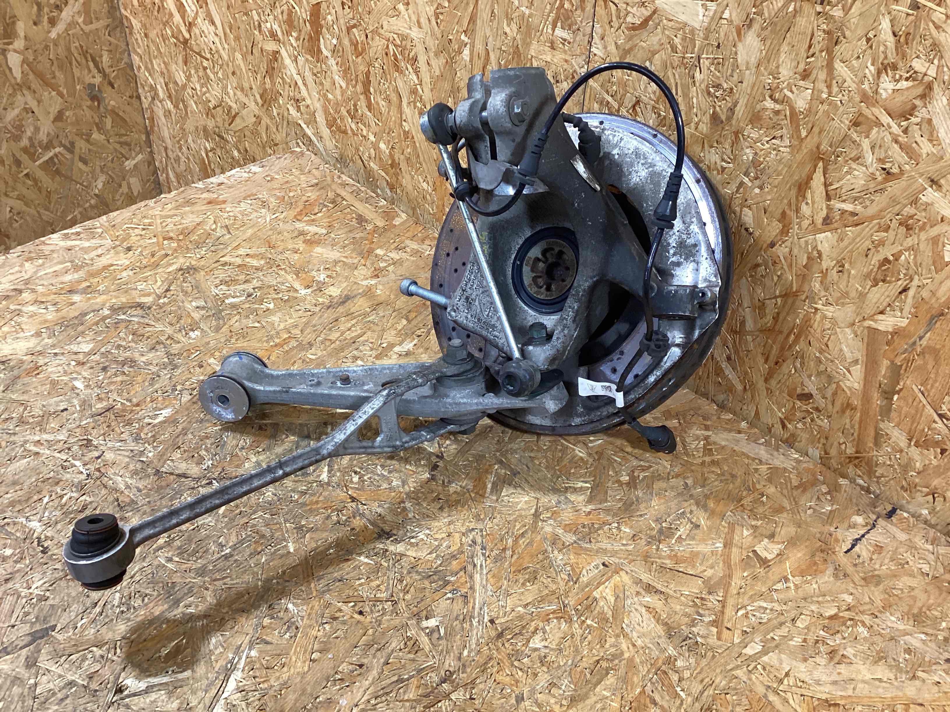 Кулак поворотный левый Porsche 911 300126-111