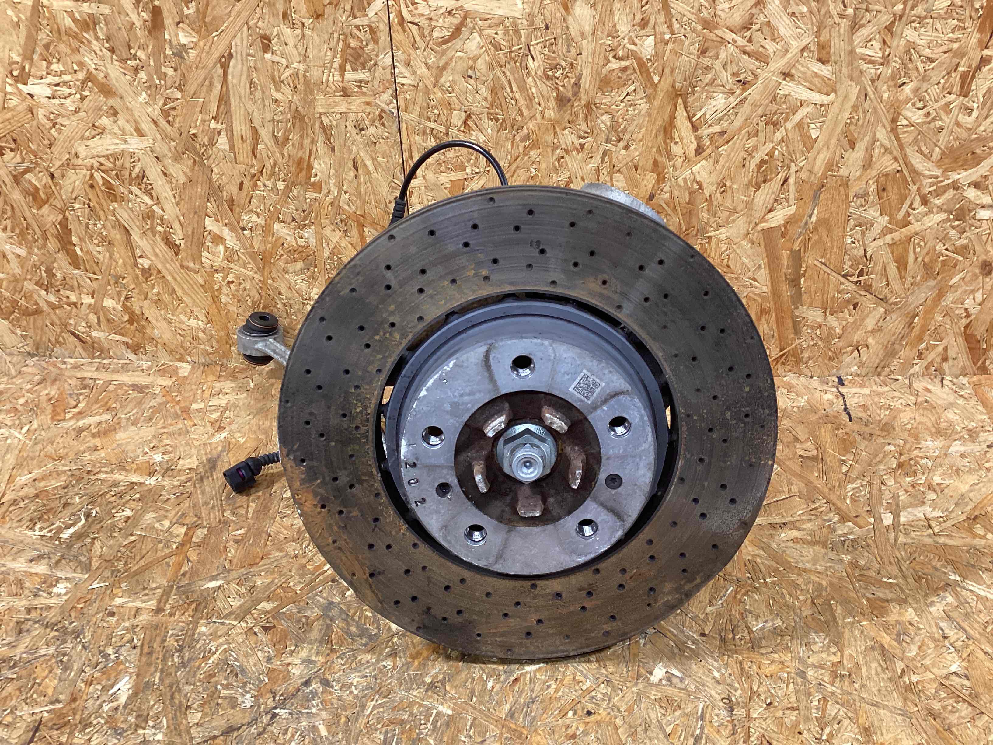 Кулак поворотный левый Porsche 911 300126-111