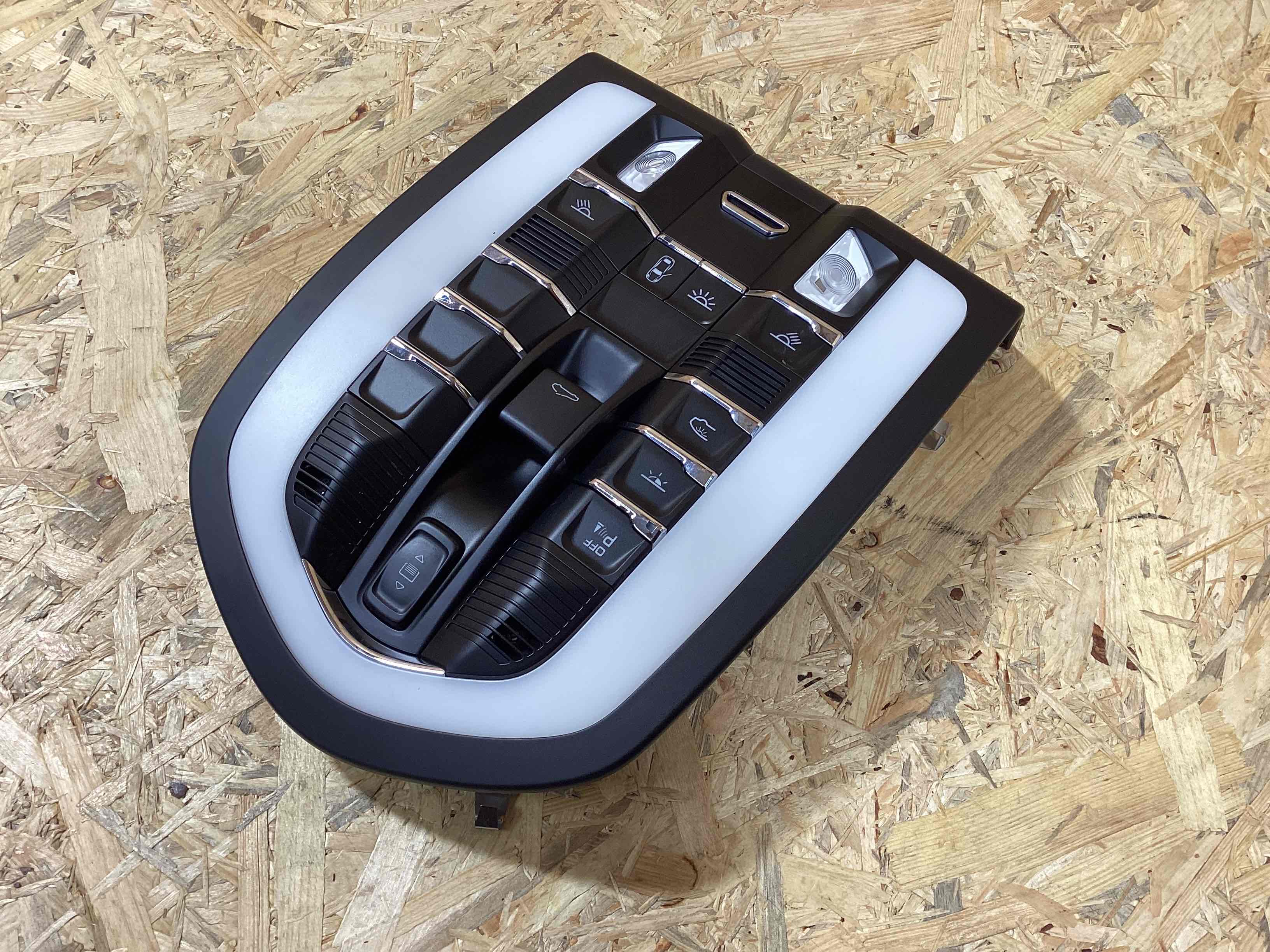 Фонарь салонный (плафон) Porsche Macan 300326-106