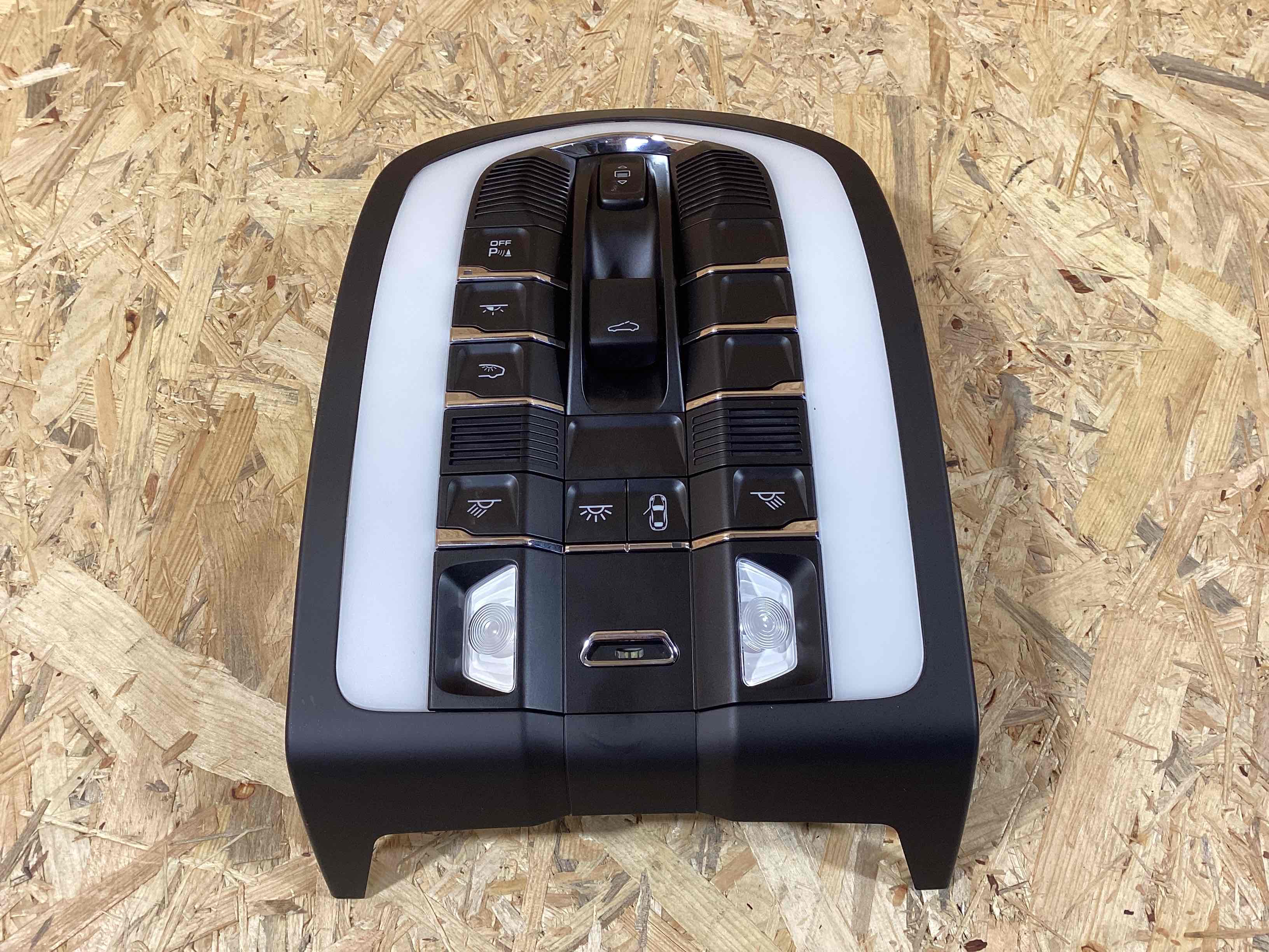 Фонарь салонный (плафон) Porsche Macan 300326-106