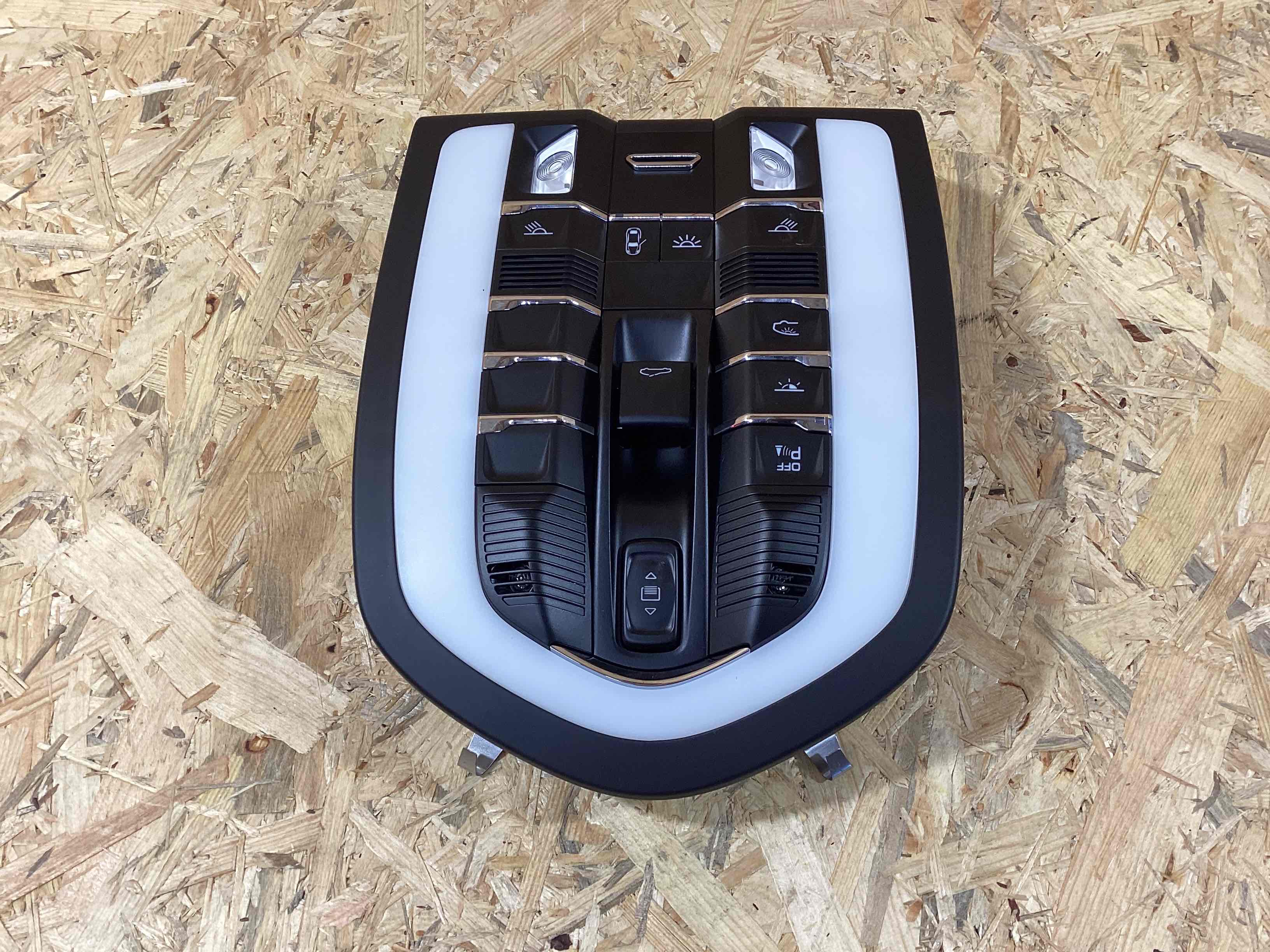 Фонарь салонный (плафон) Porsche Macan 300326-106