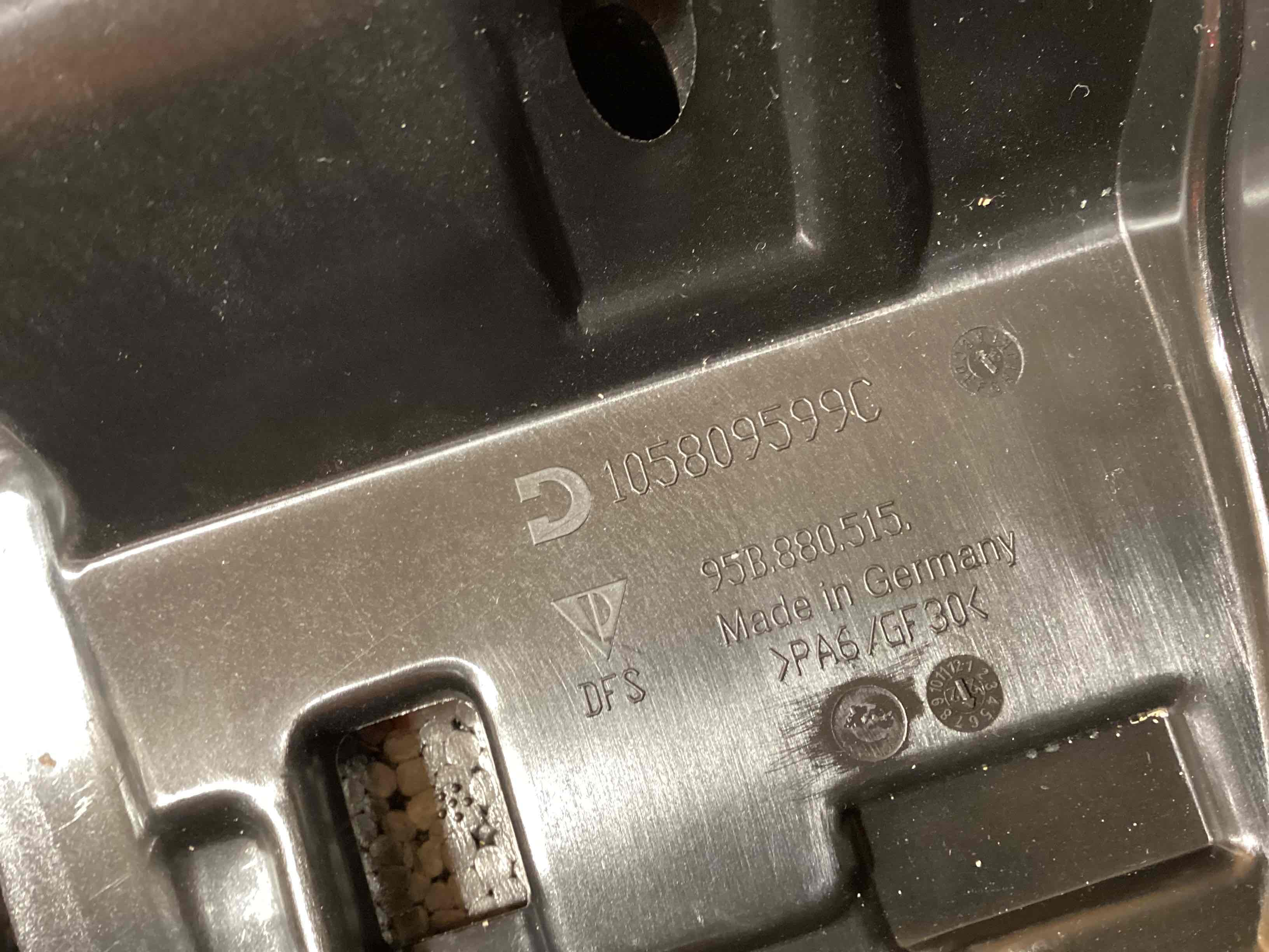 Элемент отделки салона, багажника Porsche Macan 300326-107