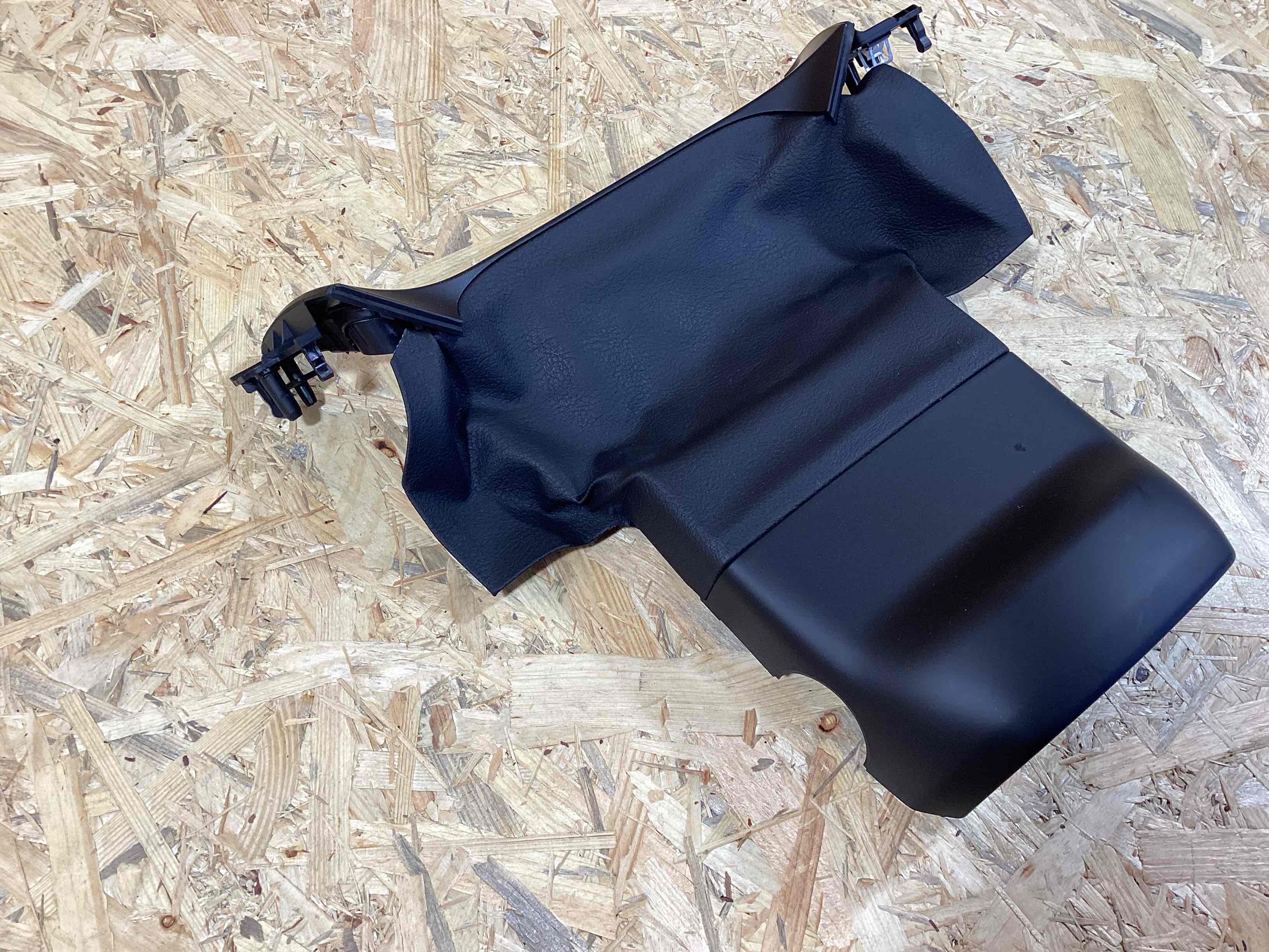 Элемент отделки салона, багажника Porsche Macan 300326-109