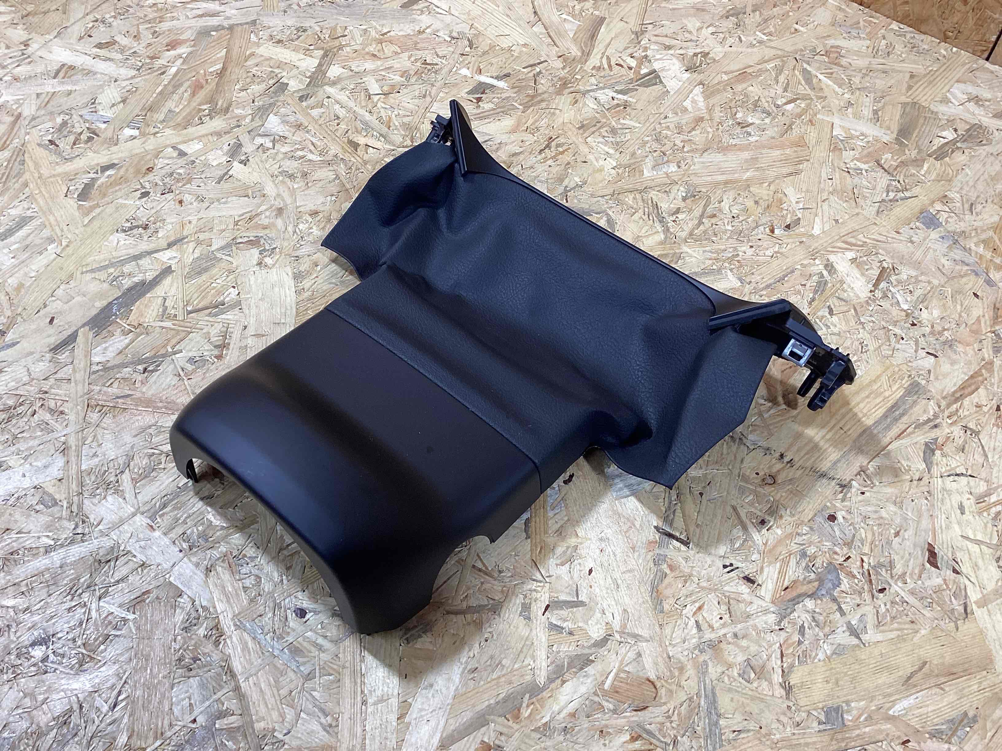 Элемент отделки салона, багажника Porsche Macan 300326-109