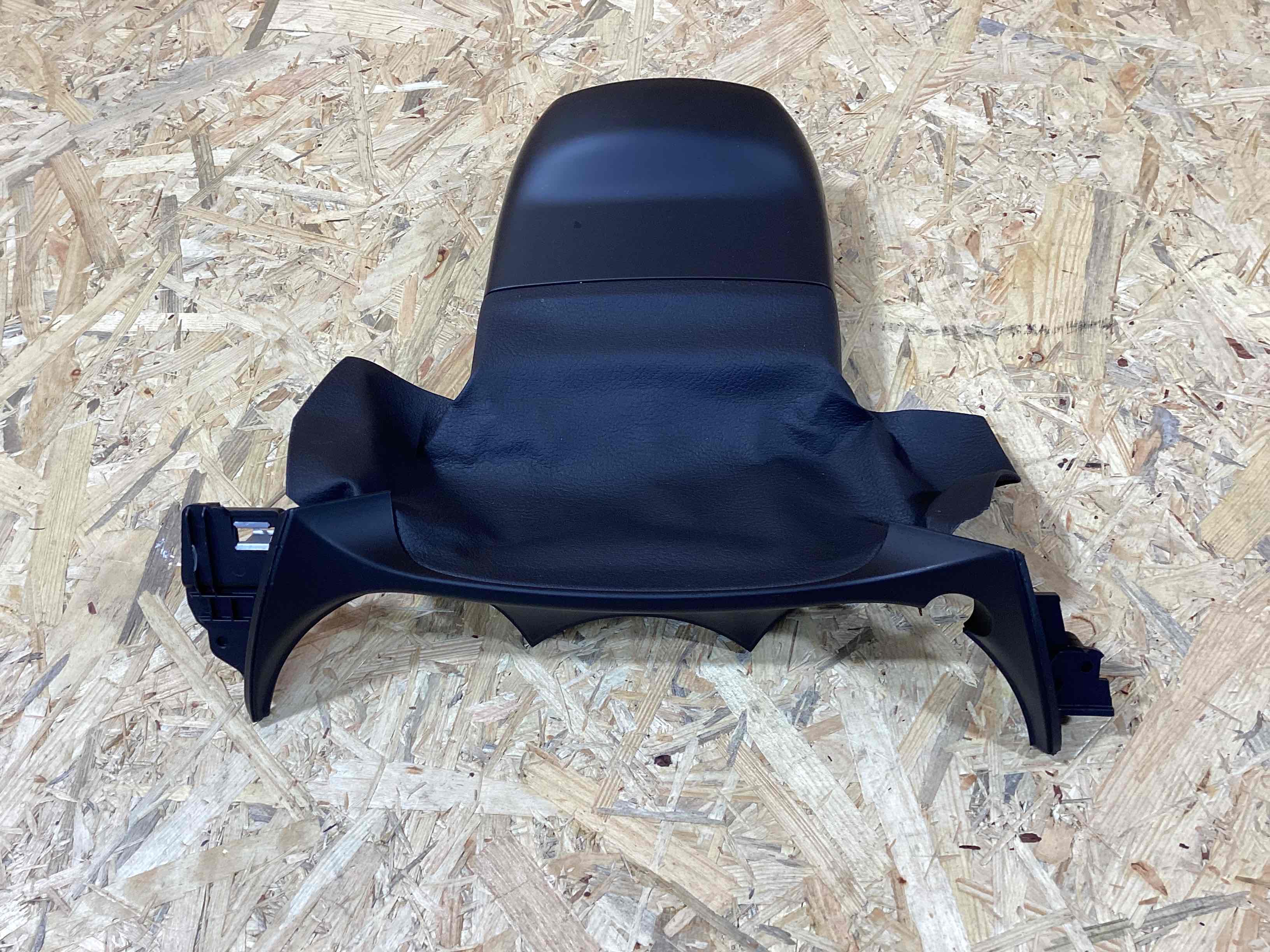 Элемент отделки салона, багажника Porsche Macan 300326-109