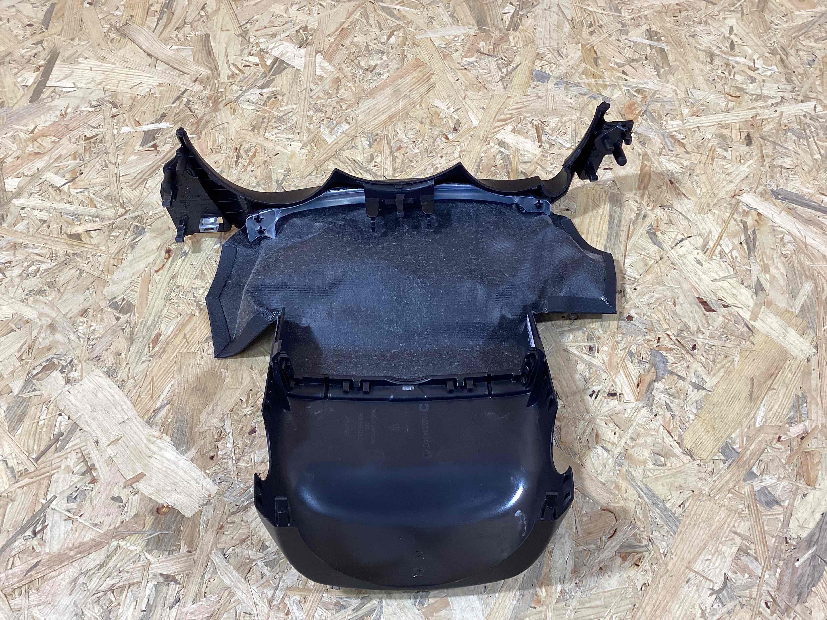 Элемент отделки салона, багажника Porsche Macan 300326-109