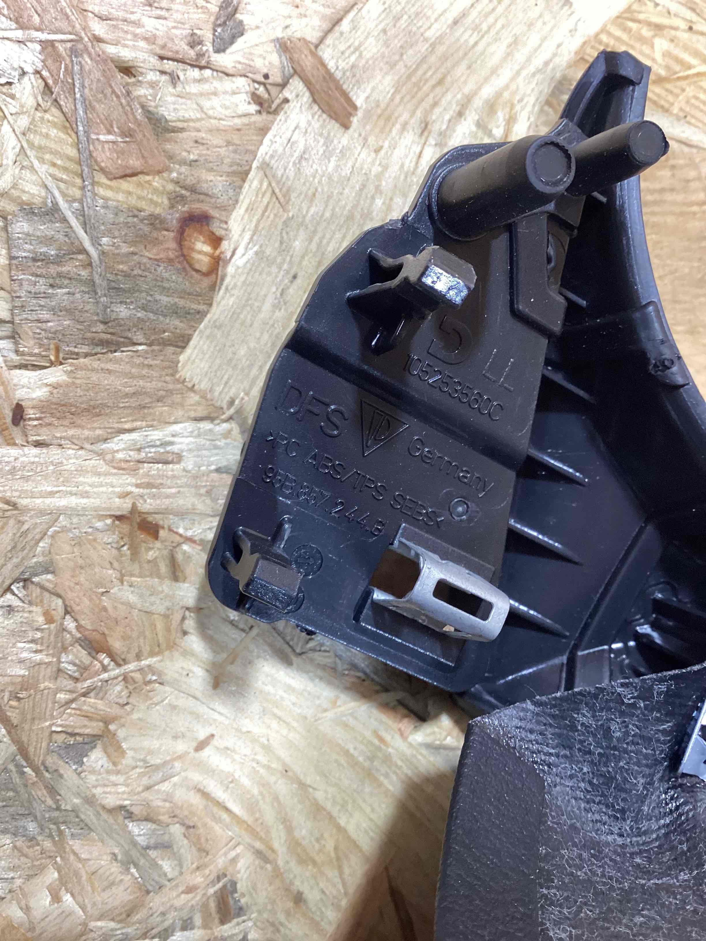 Элемент отделки салона, багажника Porsche Macan 300326-109