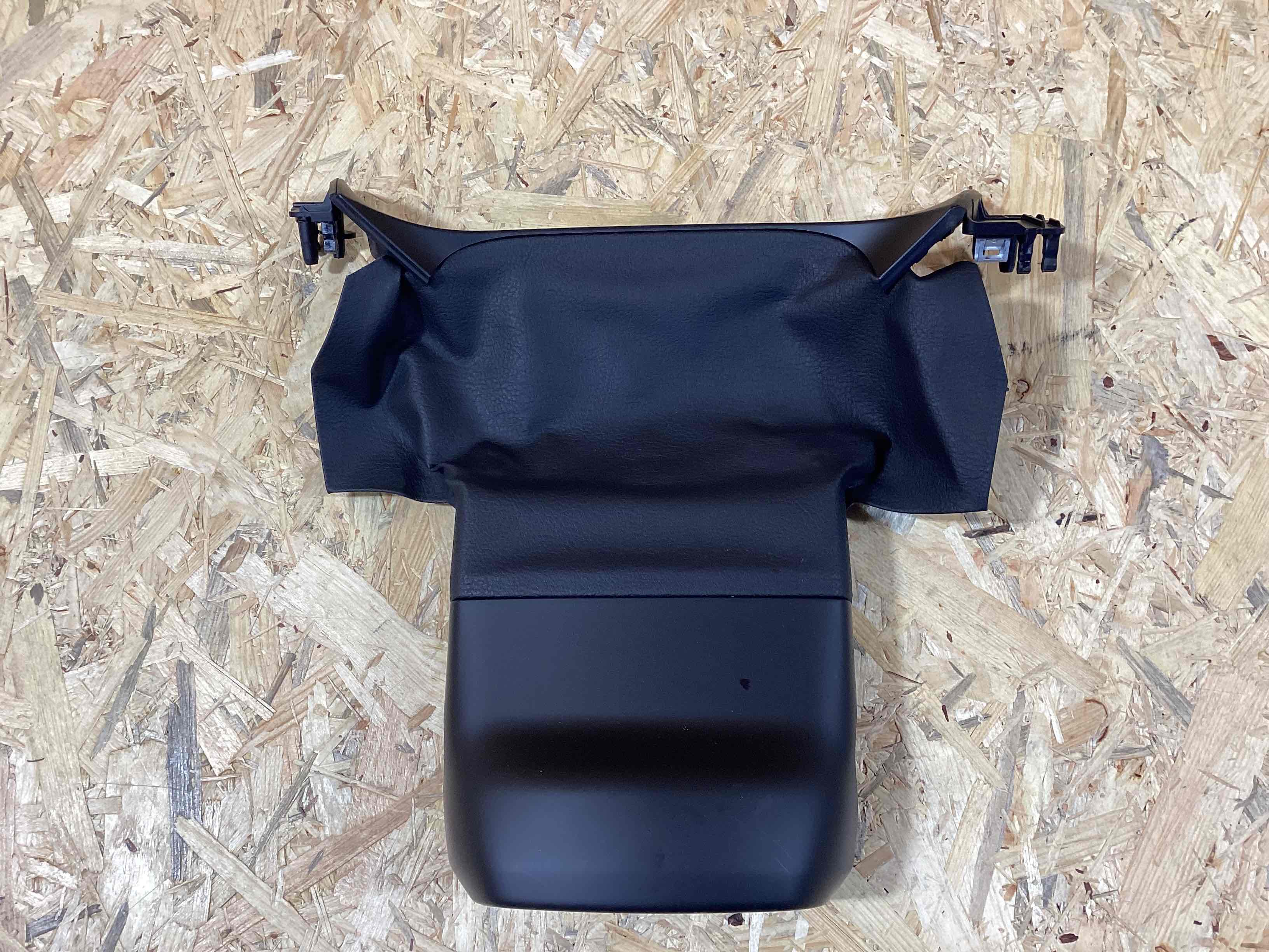 Элемент отделки салона, багажника Porsche Macan 300326-109