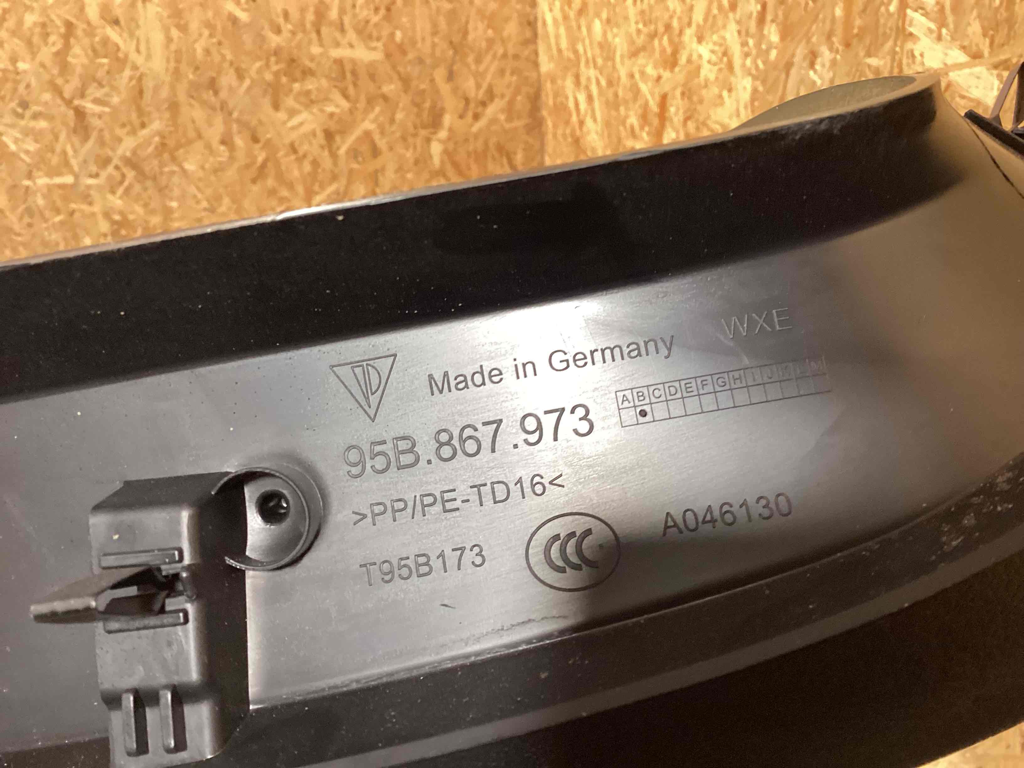 Элемент отделки салона, багажника Porsche Macan 300326-114