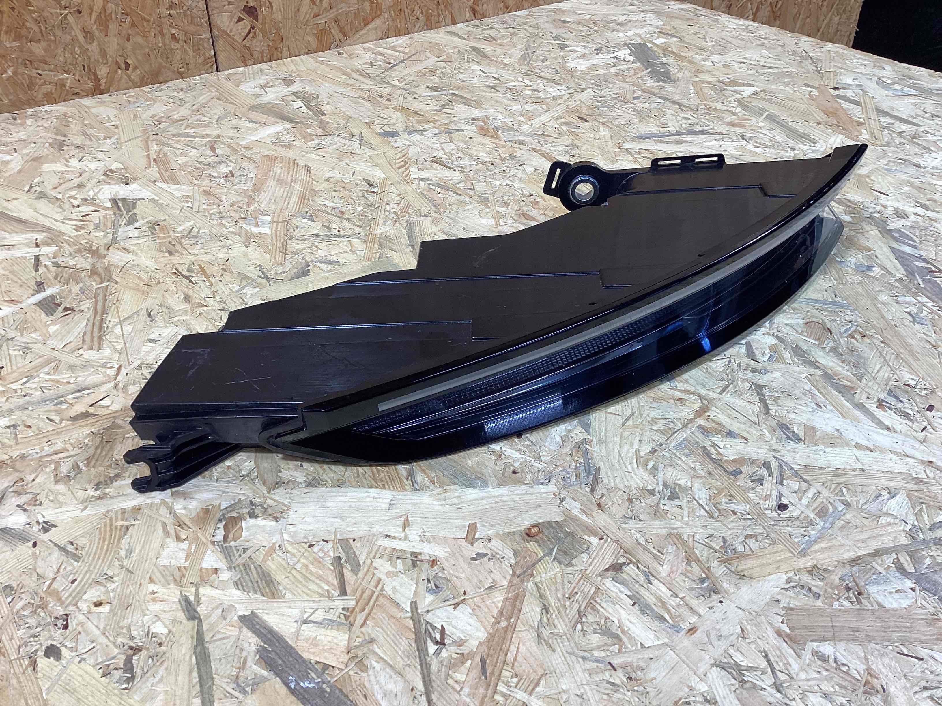 Фонарь задний левый Porsche Taycan 300326-115