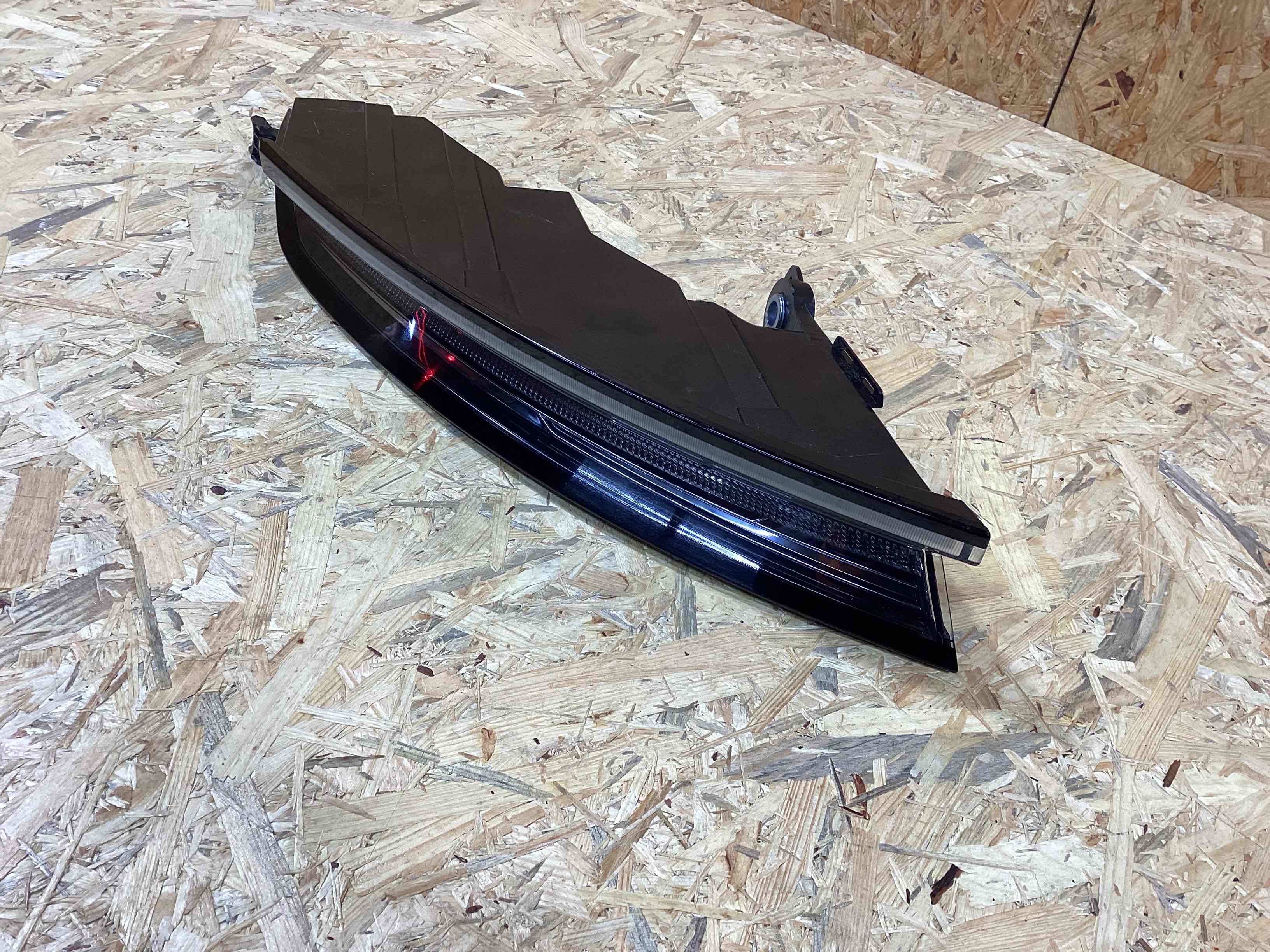 Фонарь задний левый Porsche Taycan 300326-115