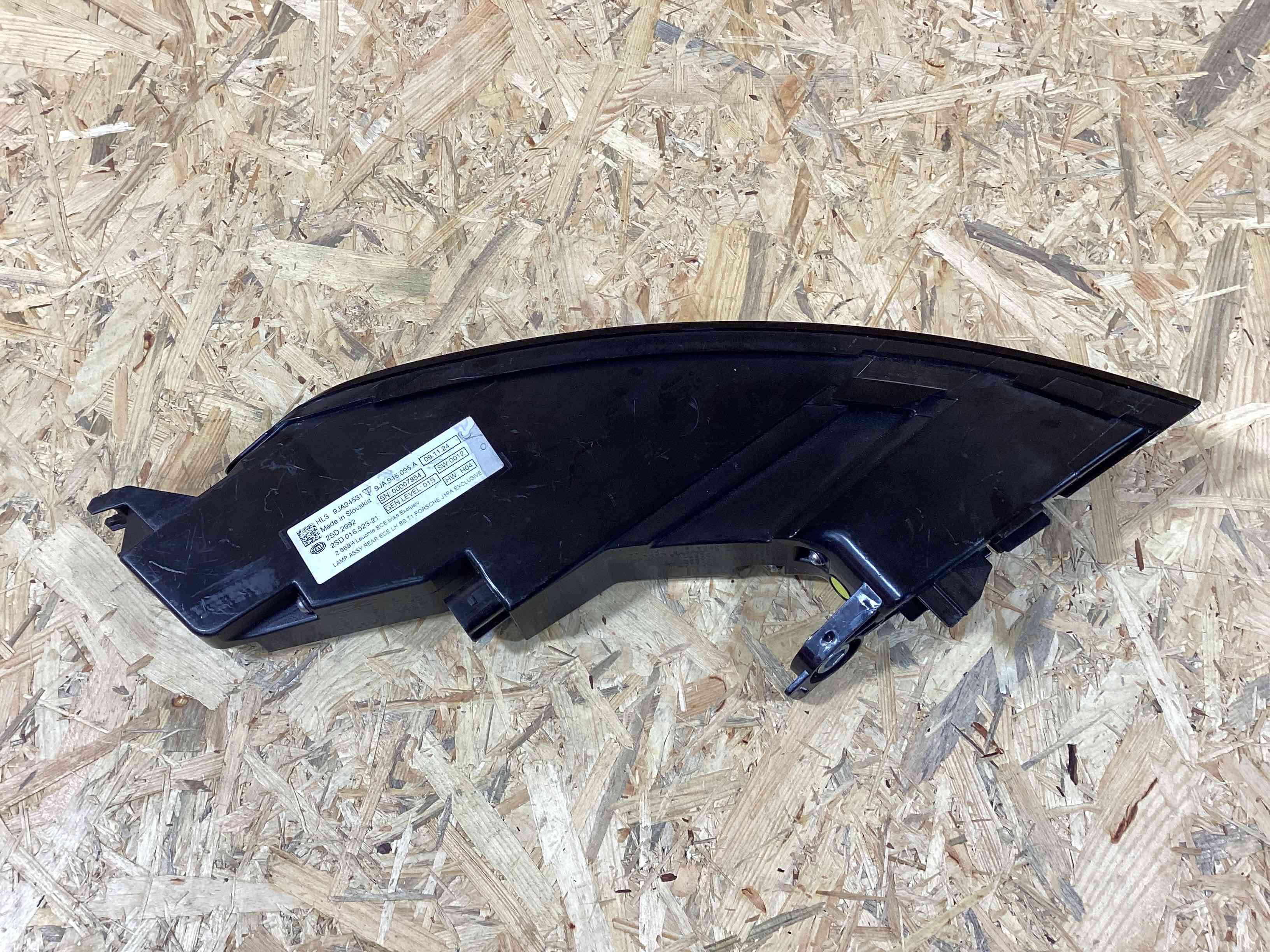 Фонарь задний левый Porsche Taycan 300326-115